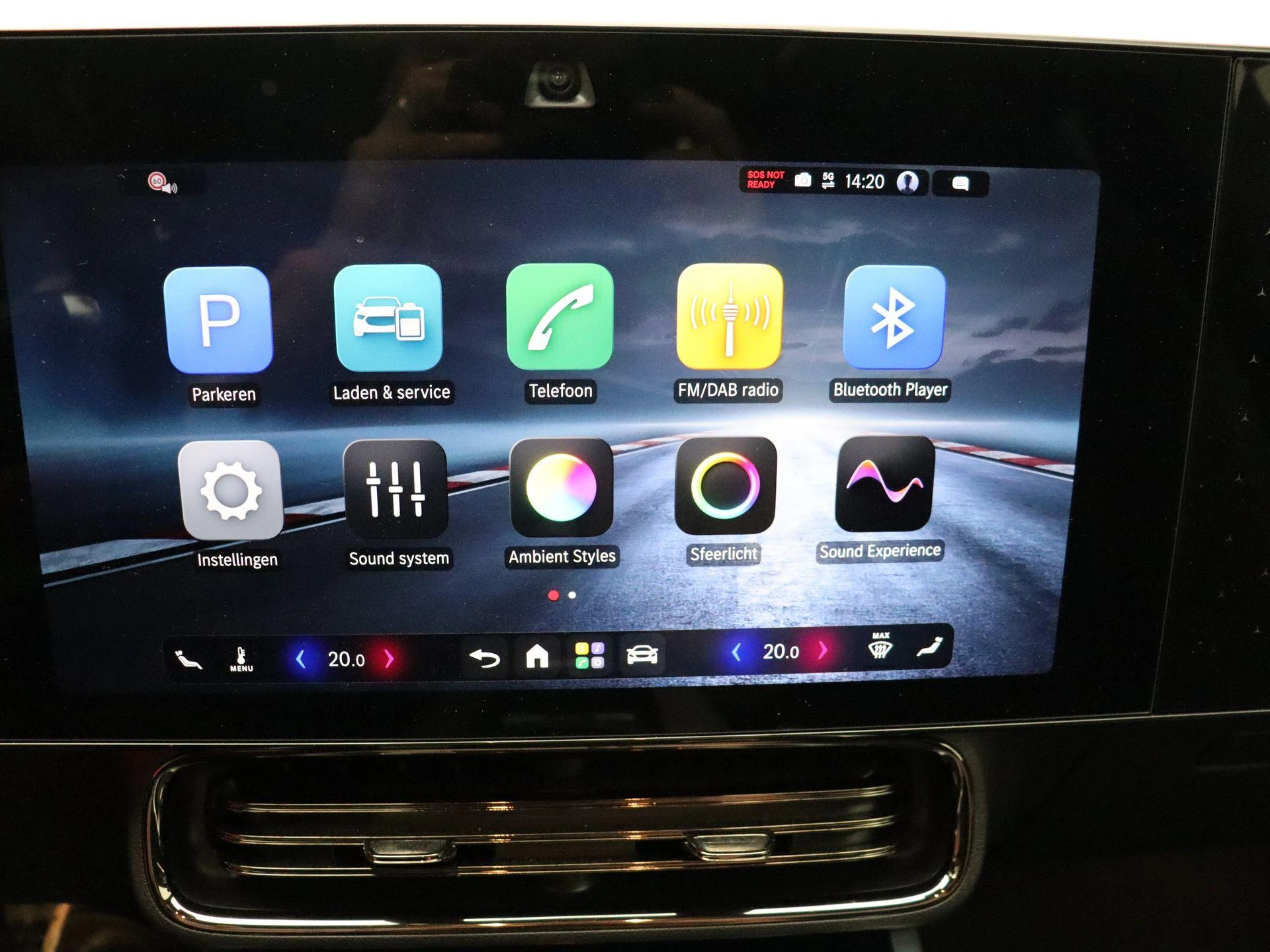 Mercedes-Benz-CLA-image-16