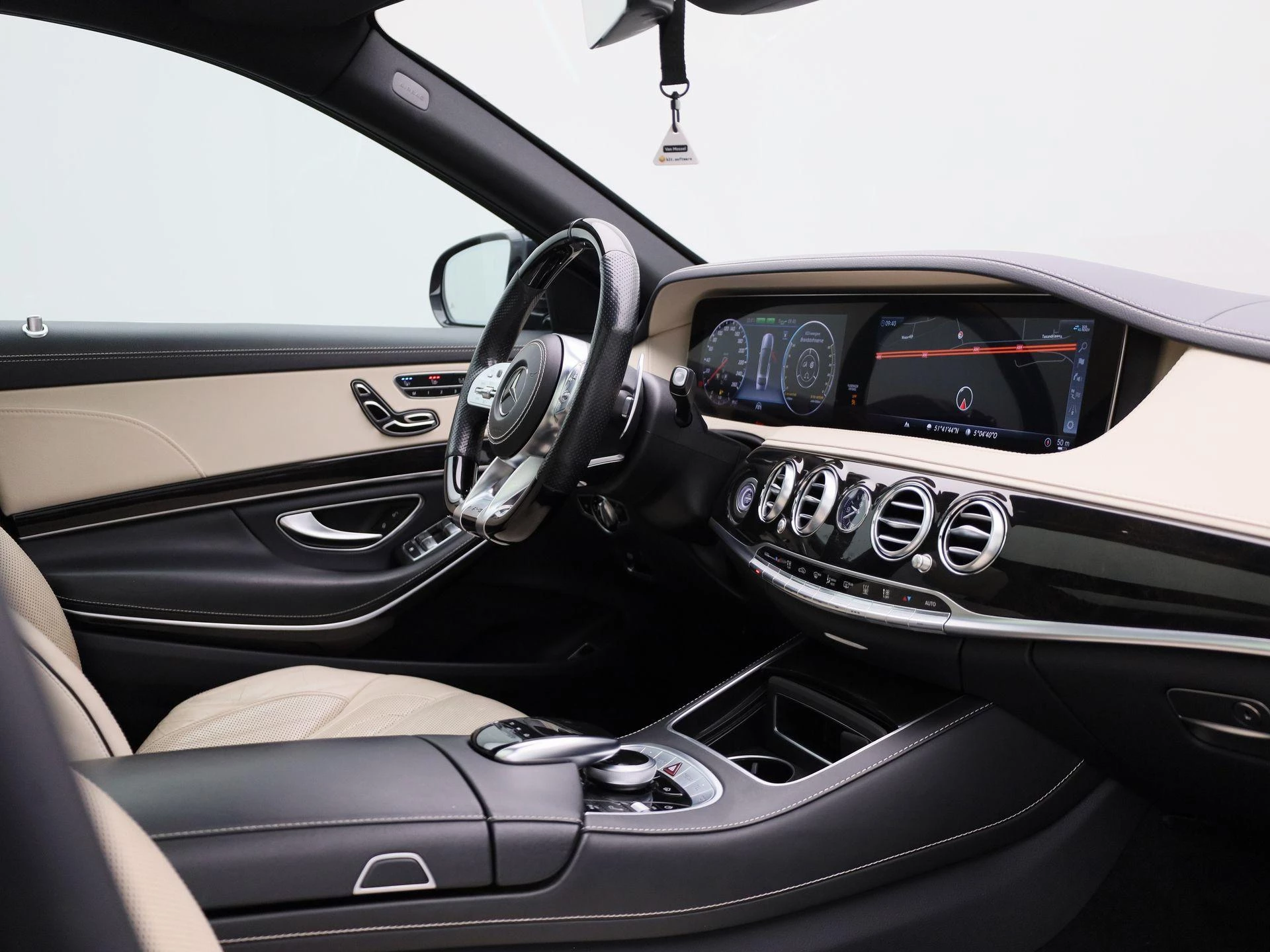 Mercedes-Benz-S-Klasse-image-47