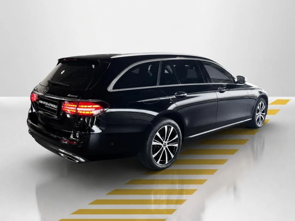 Mercedes-Benz-E-Klasse 300-image-14