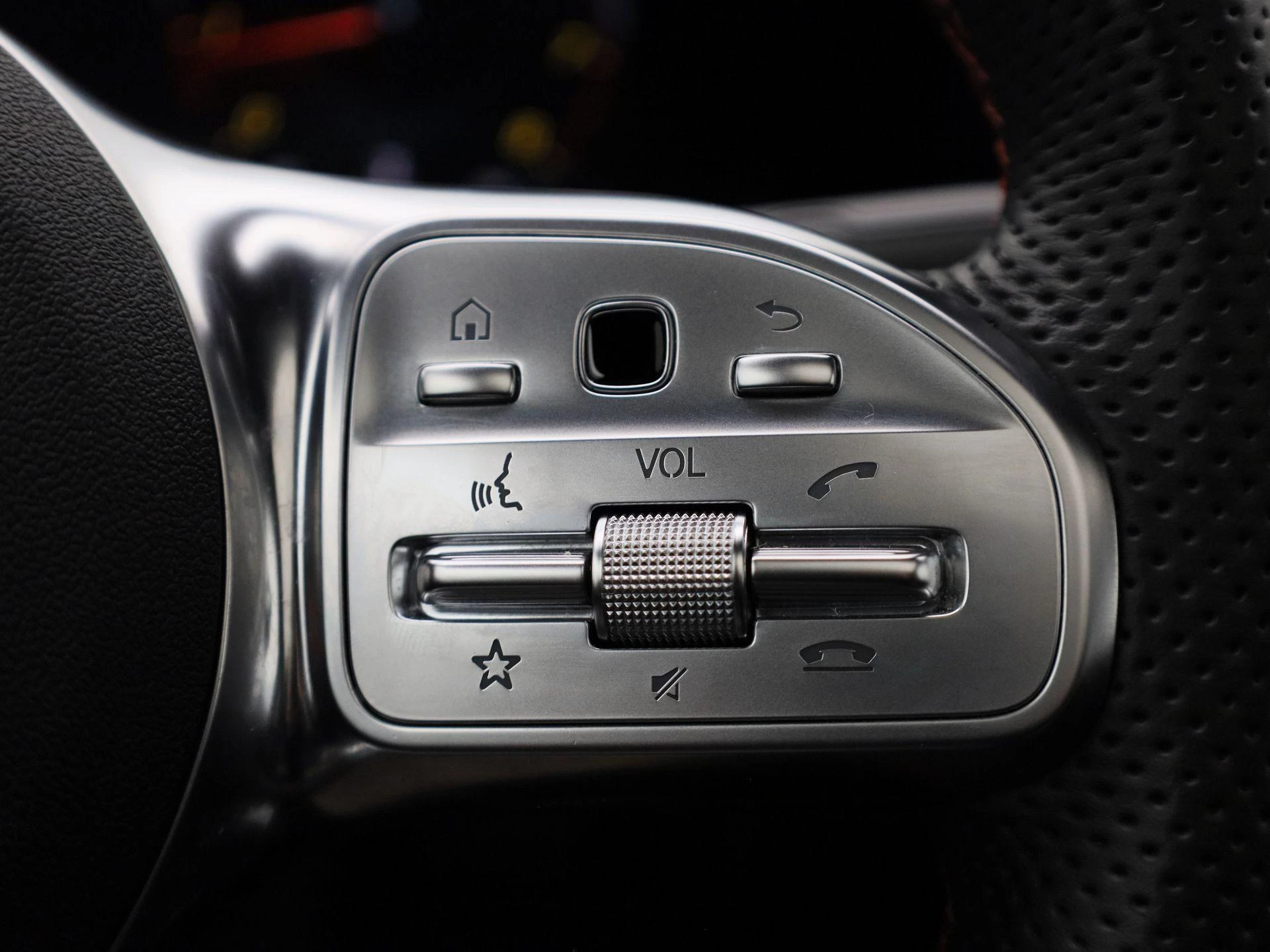 Mercedes-Benz-CLA-image-24