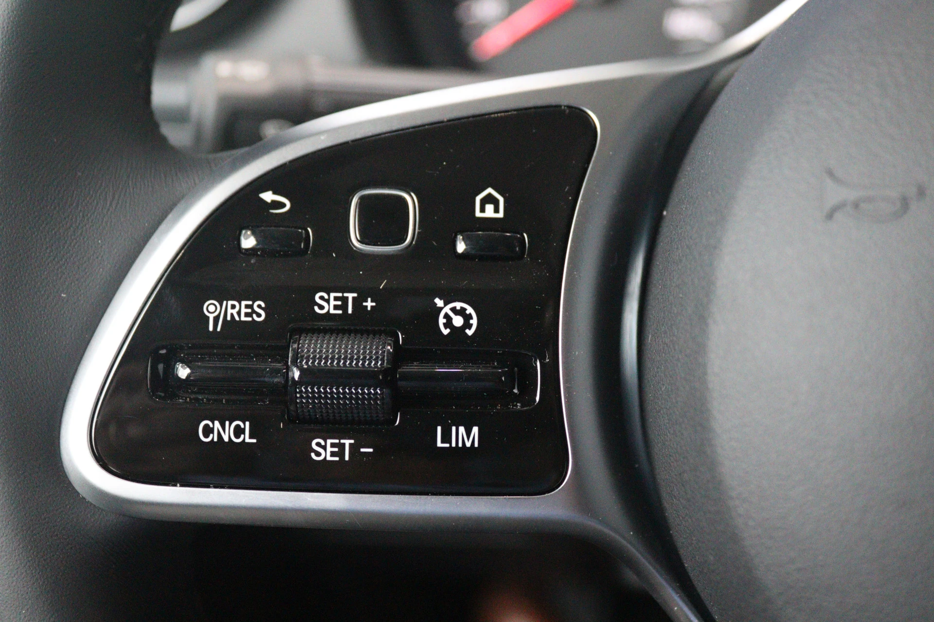 Mercedes-Benz-eCitan-image-10
