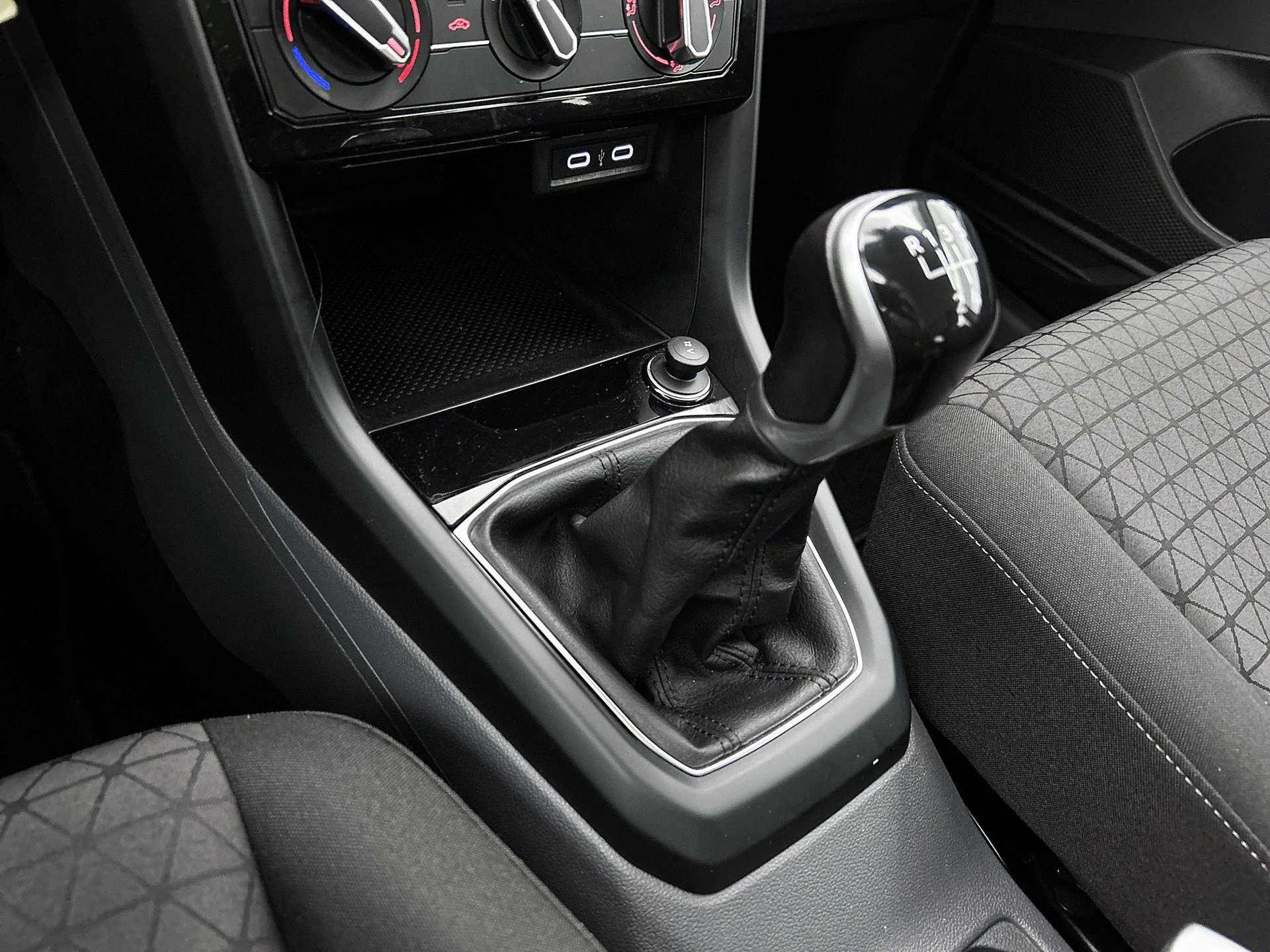 Volkswagen-T-Cross-image-11