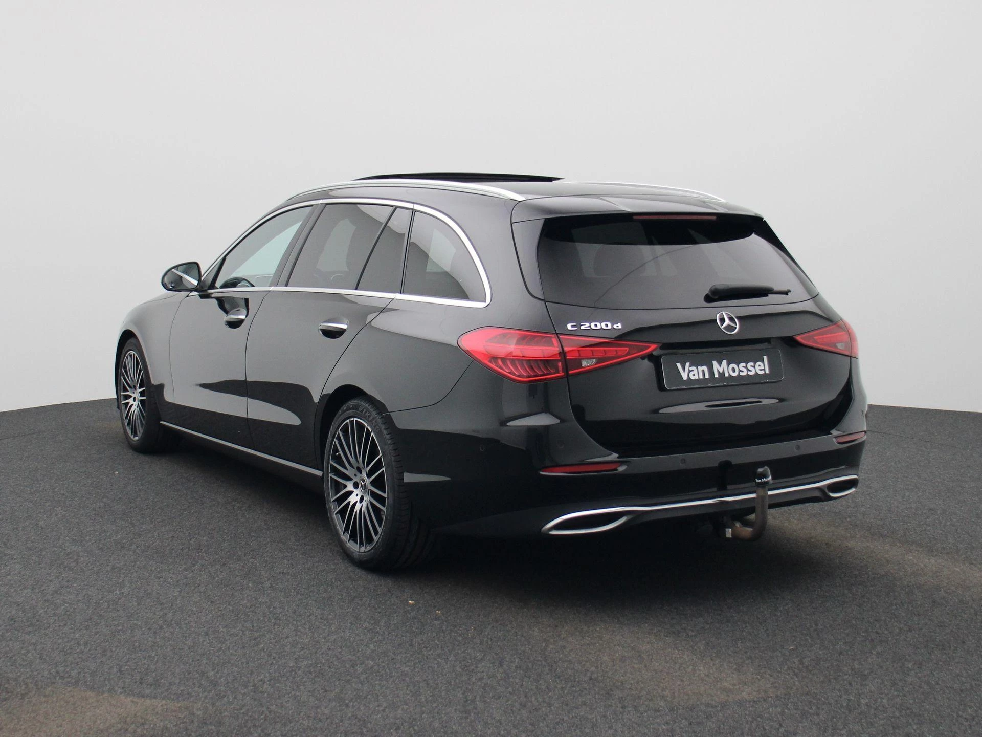 Mercedes-Benz-C-Klasse-image-1