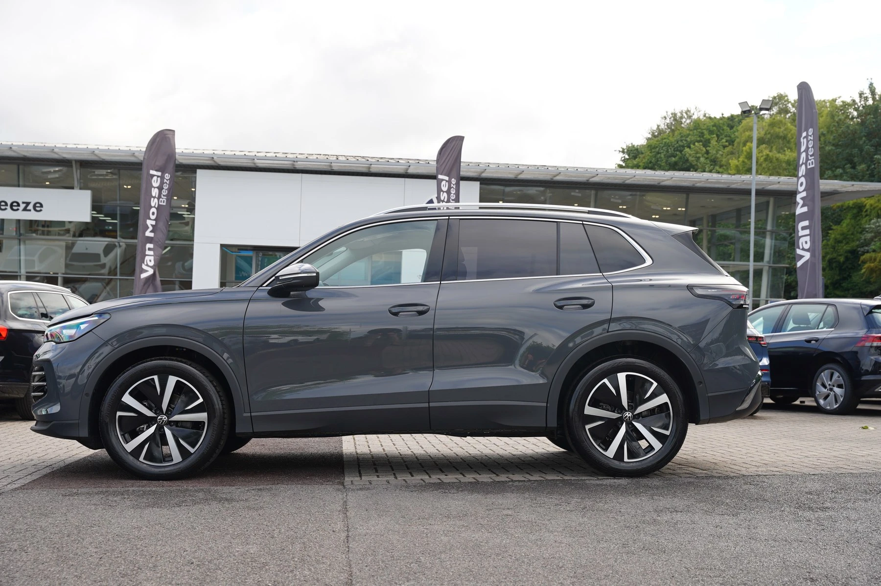 Volkswagen-Tiguan-image-25