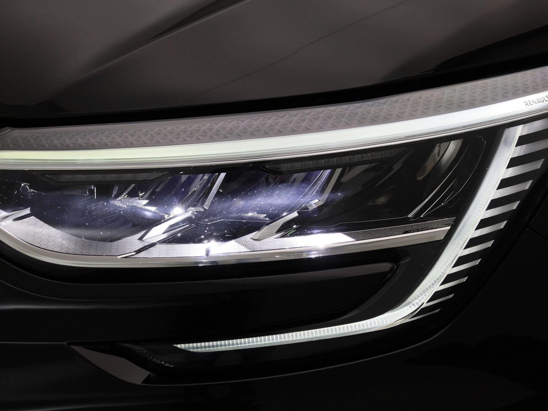 Renault-Megane E-Tech-image-12