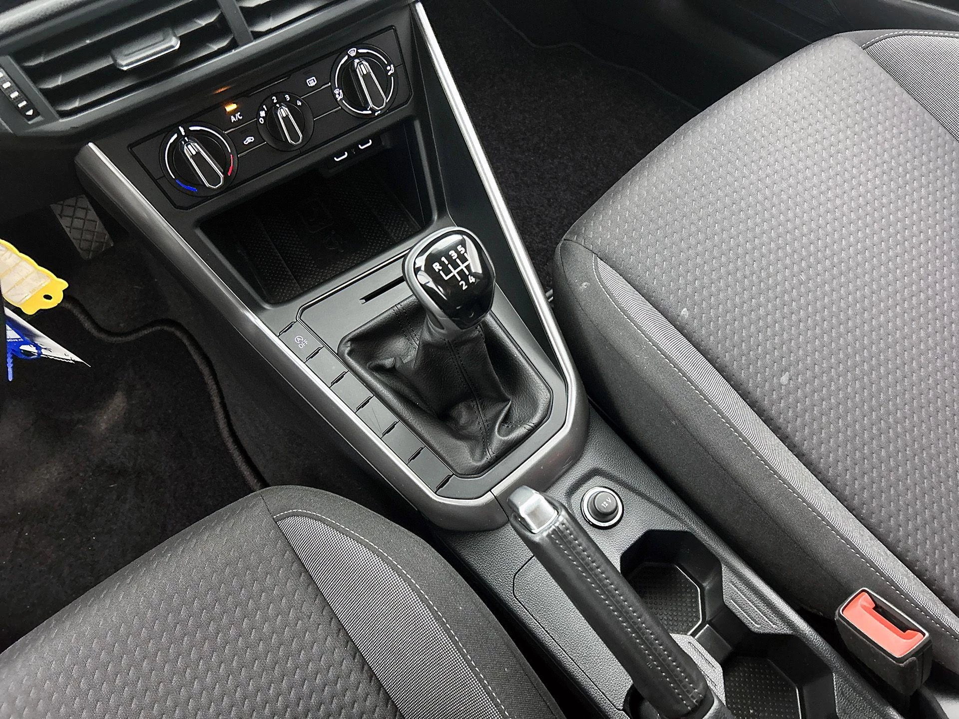 Volkswagen-Polo-image-29