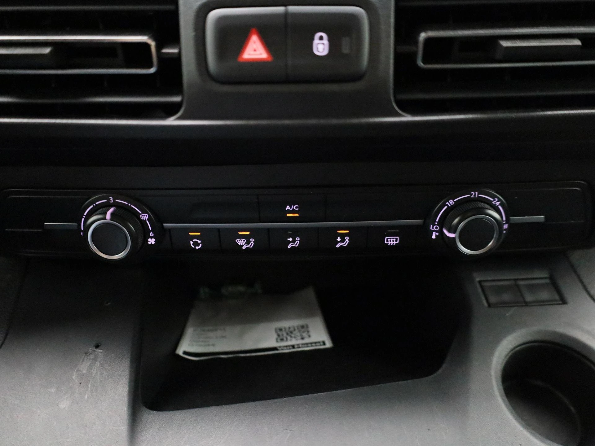 Opel-Combo Life-image-18