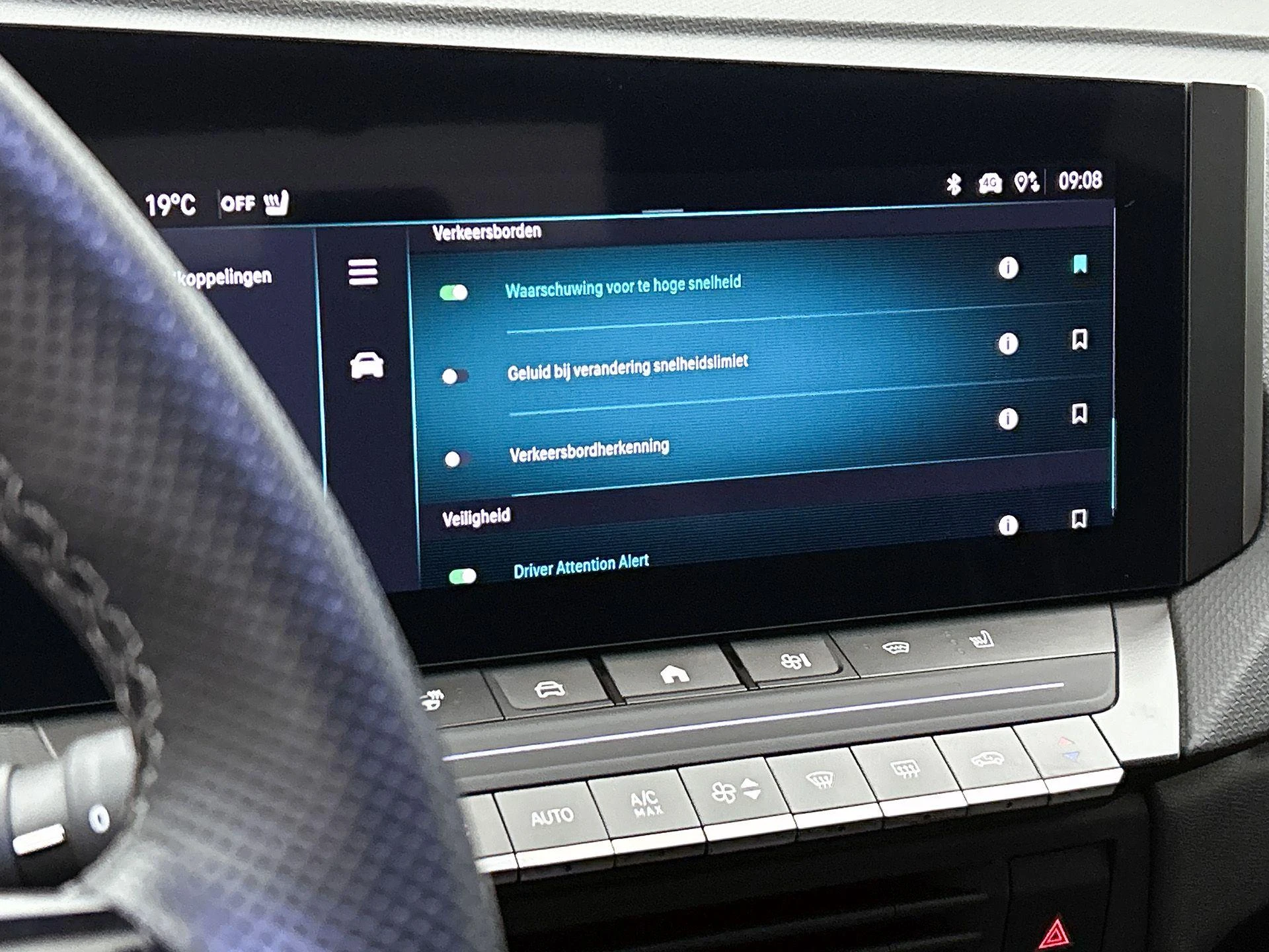 Opel-Astra-image-14