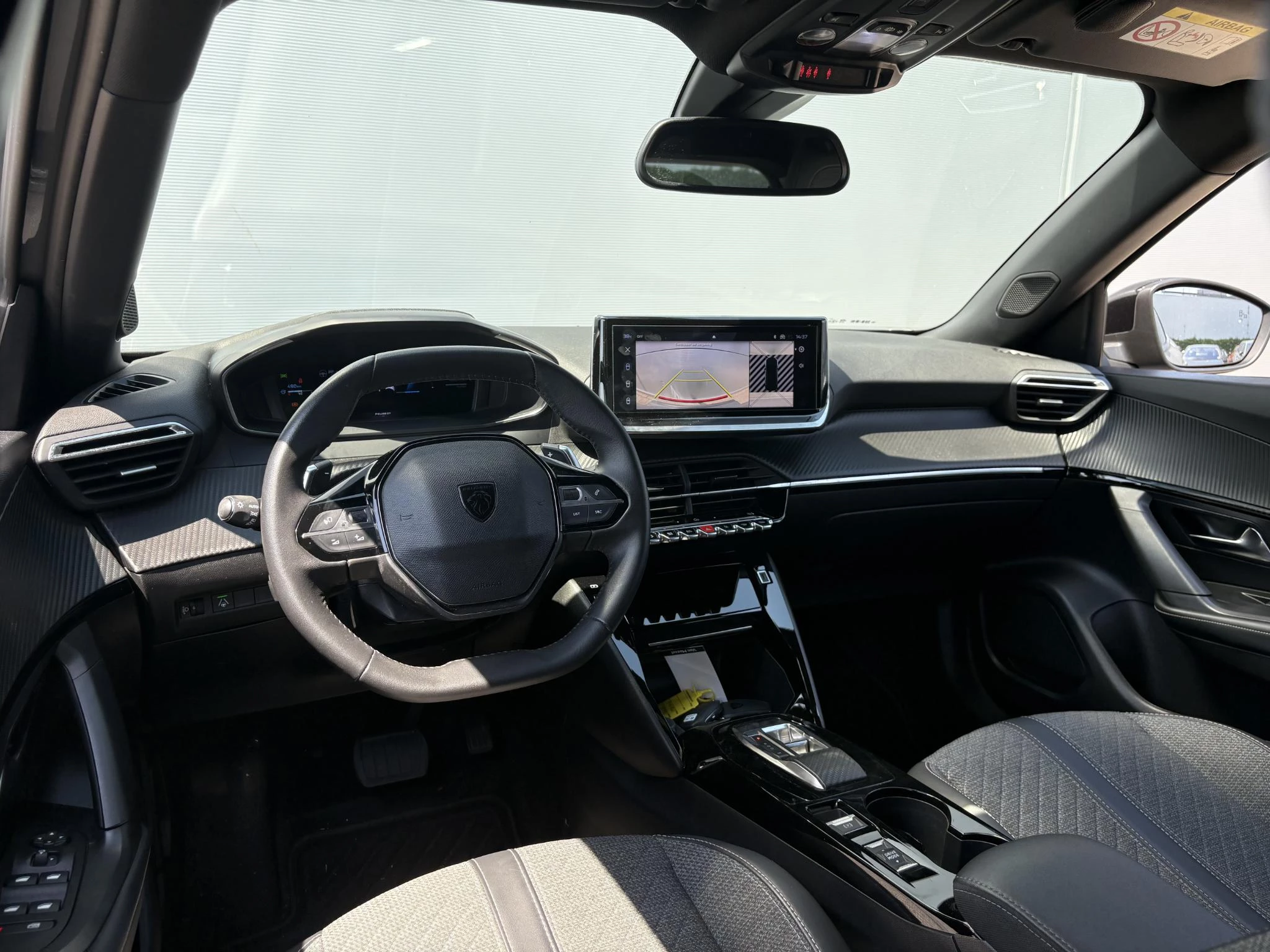 Peugeot 2008 1.2 Hybrid 136 Allure