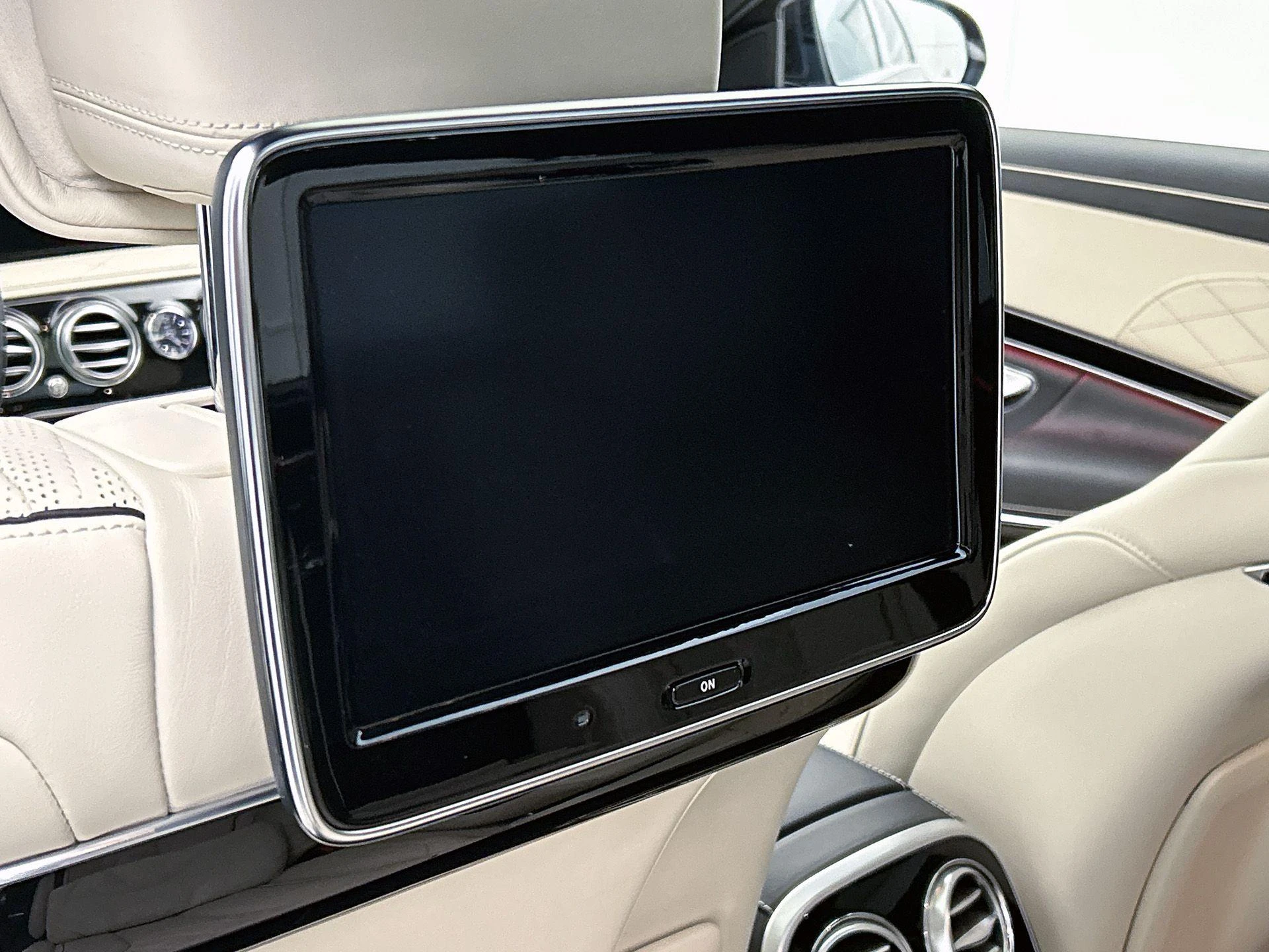 Mercedes-Benz-S-Klasse-image-8