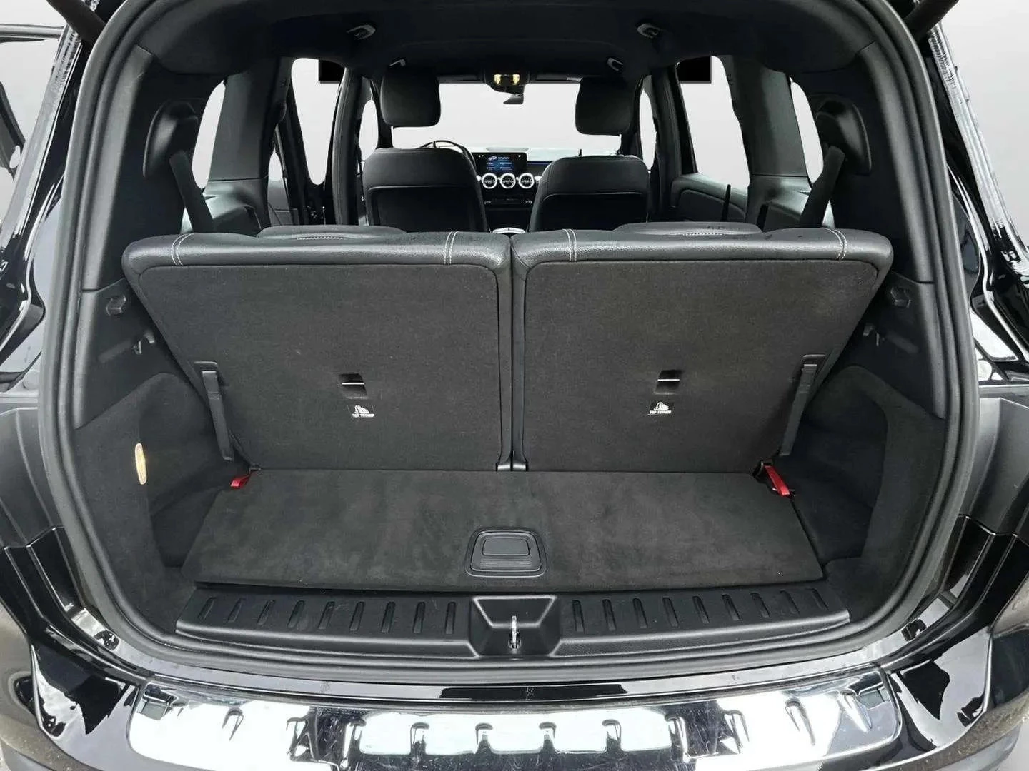 Mercedes-Benz-EQB-image-21