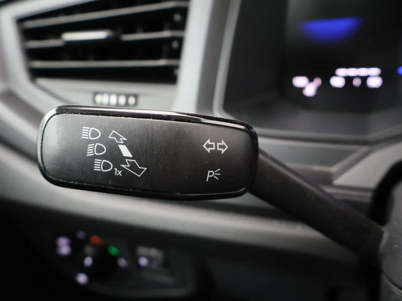 Volkswagen-Polo-image-12