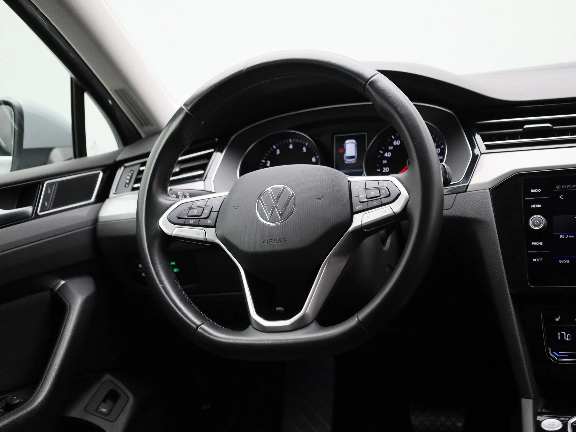 Volkswagen-Passat-image-8