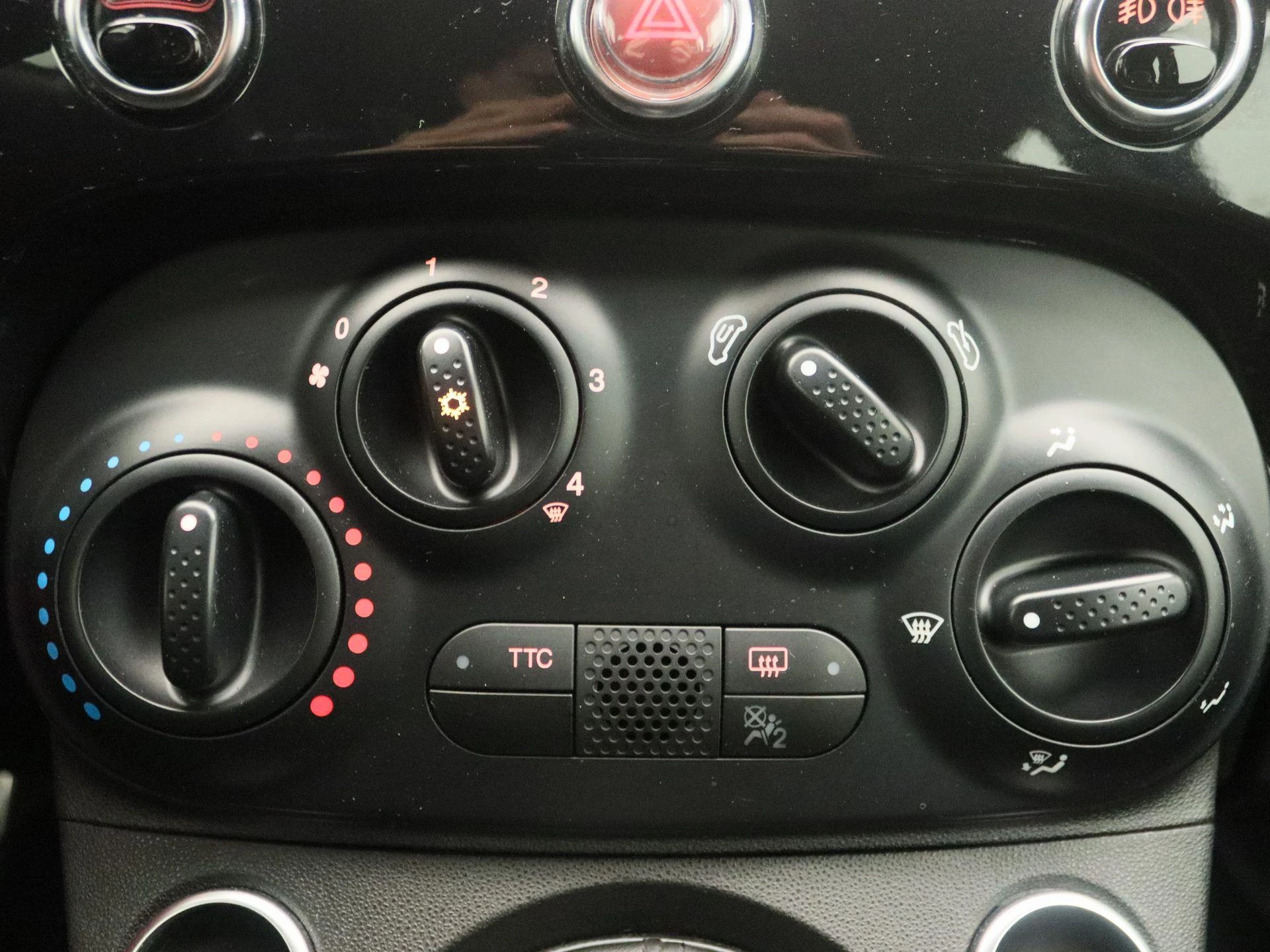 Fiat-500C-image-10