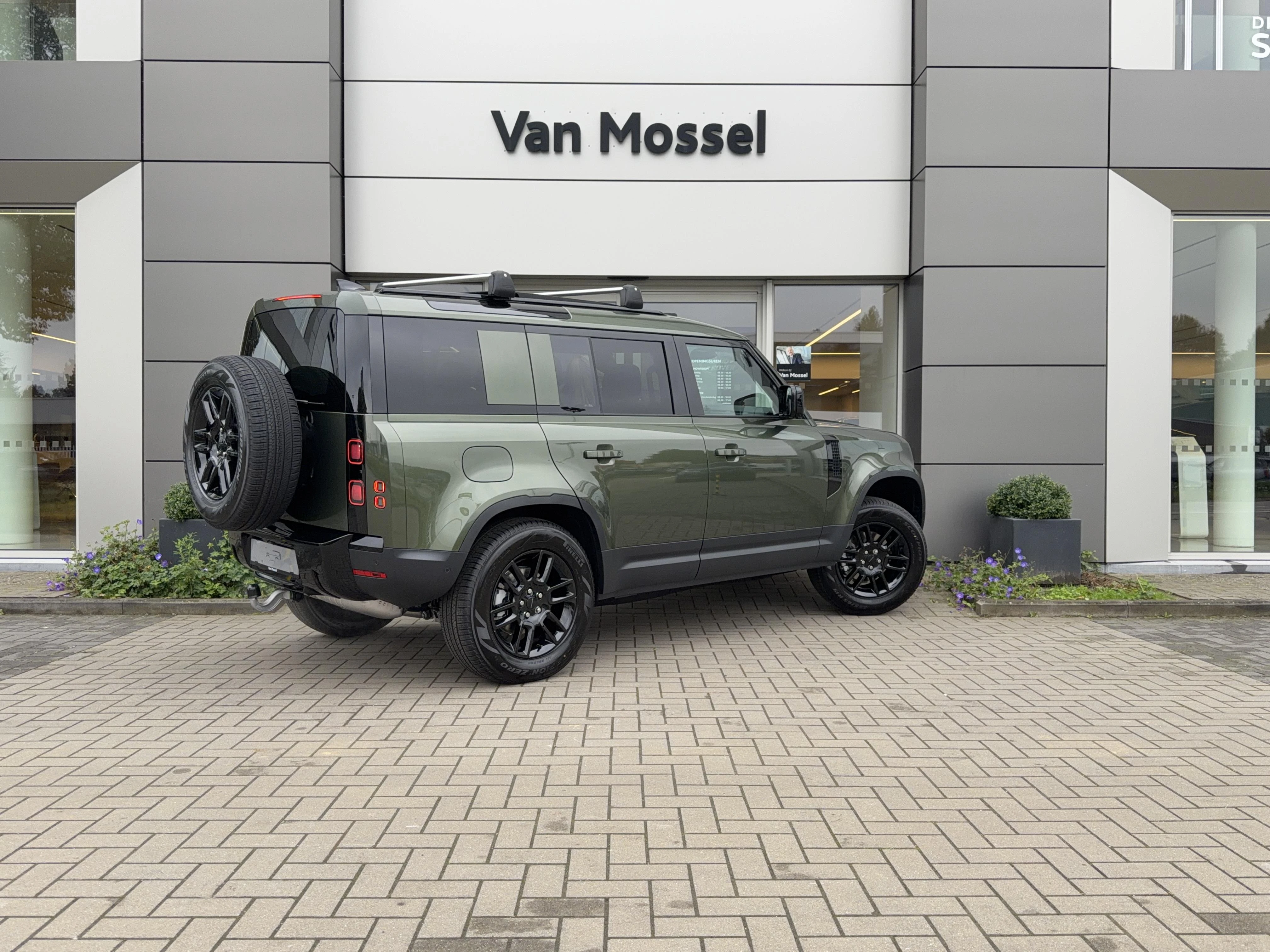 Land Rover-Defender-image-5