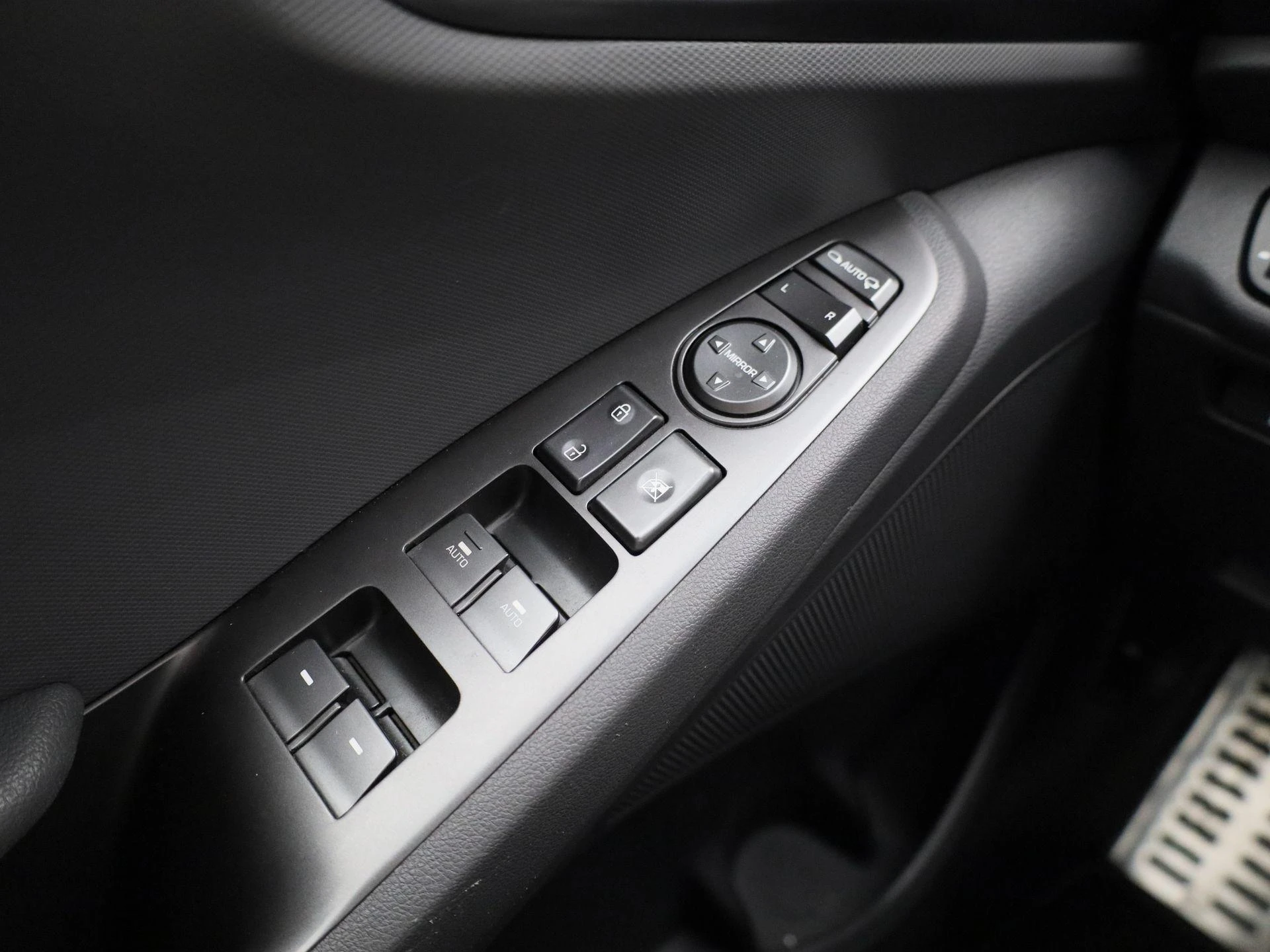 Hyundai-IONIQ-image-23
