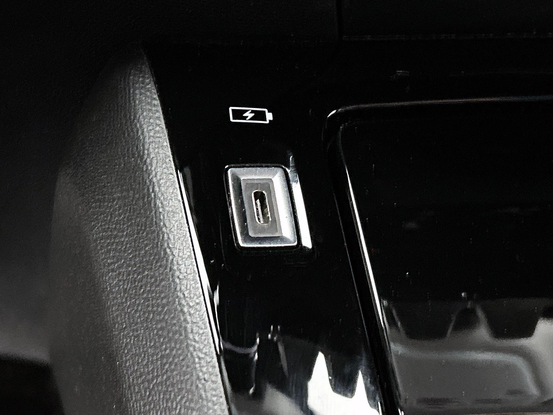 Peugeot-e-2008-image-31