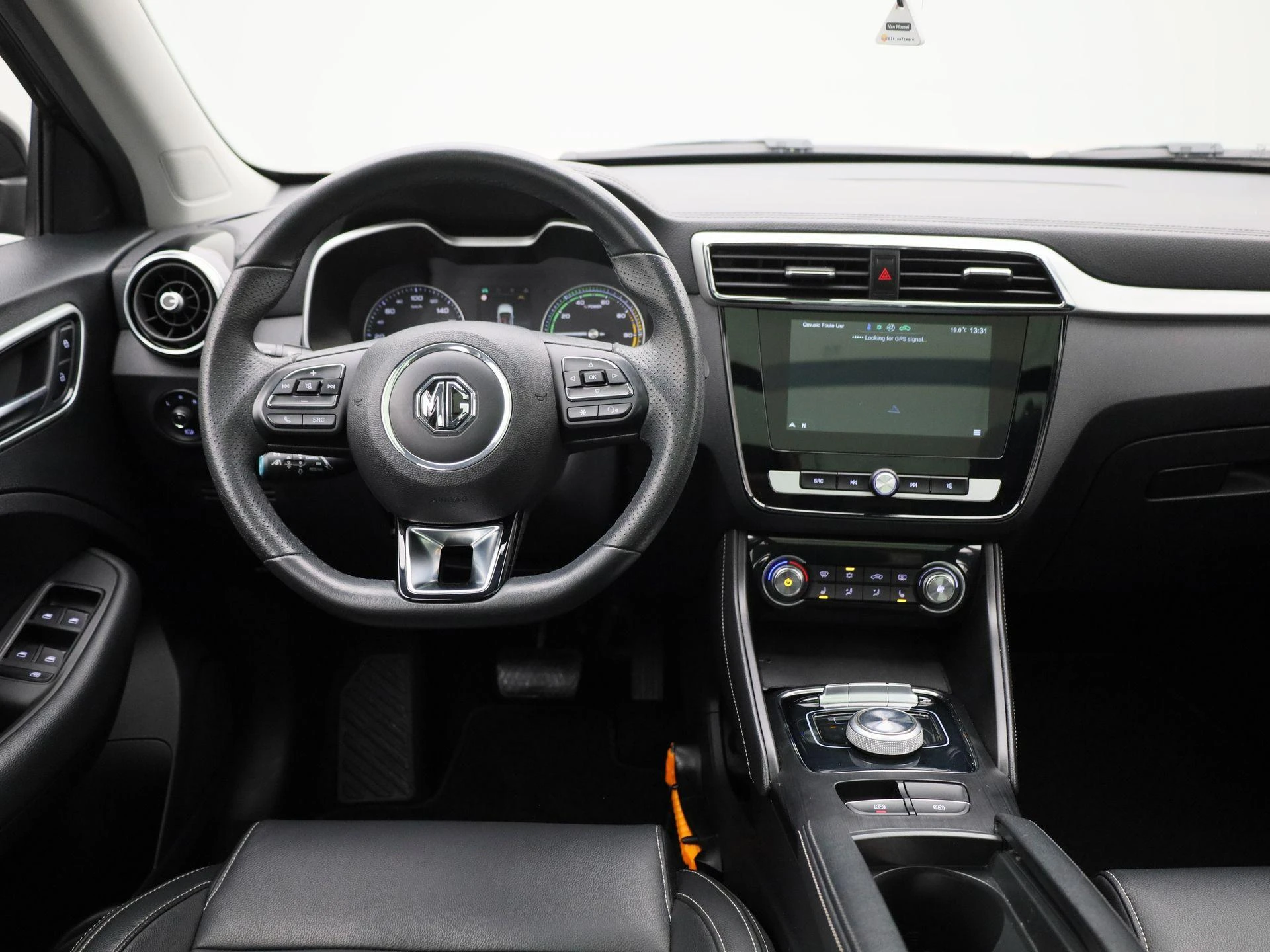 MG-ZS EV-image-6