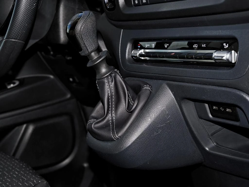 Mercedes-Benz-Vito 116-image-11