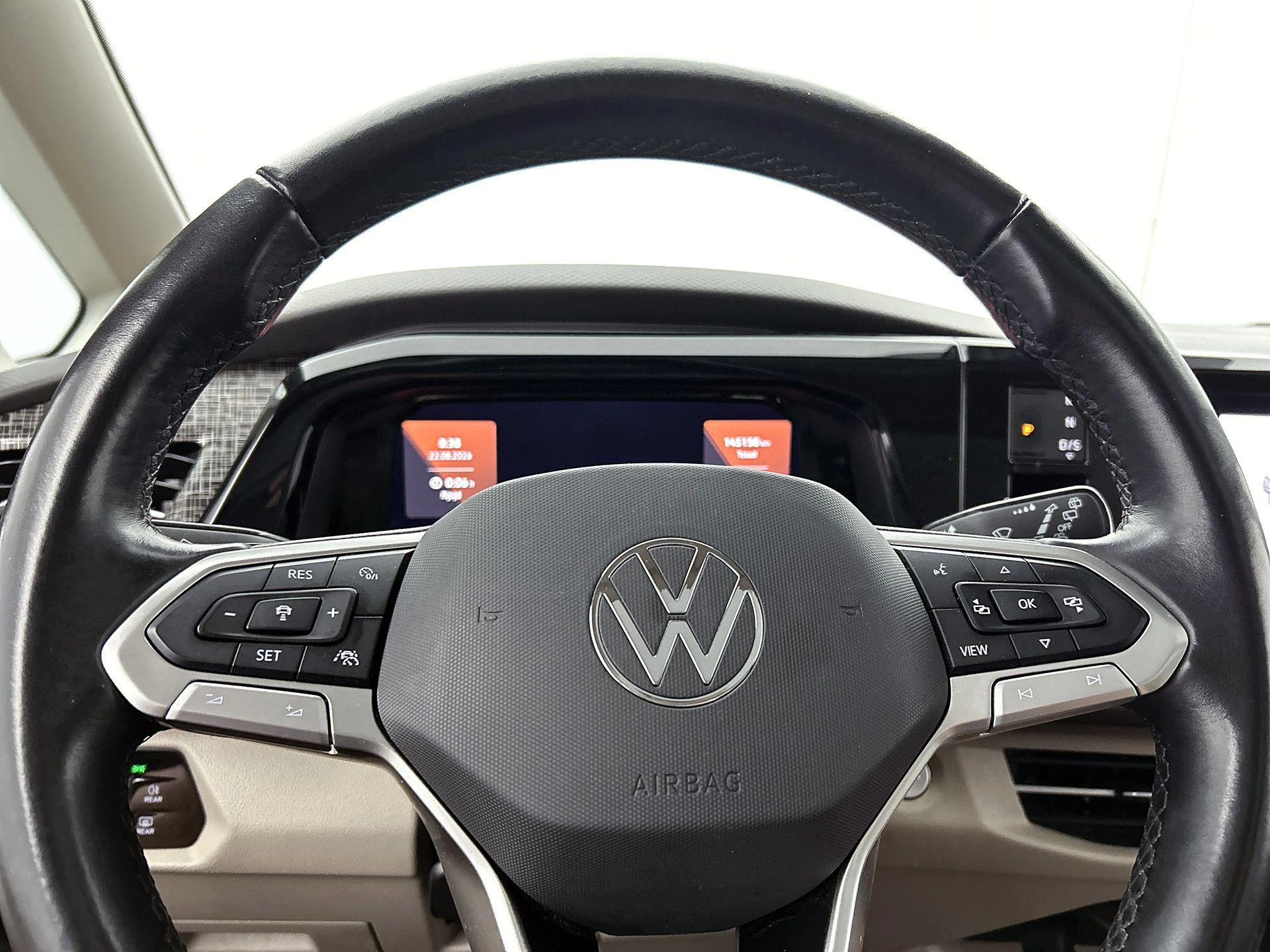 Volkswagen-Multivan-image-38