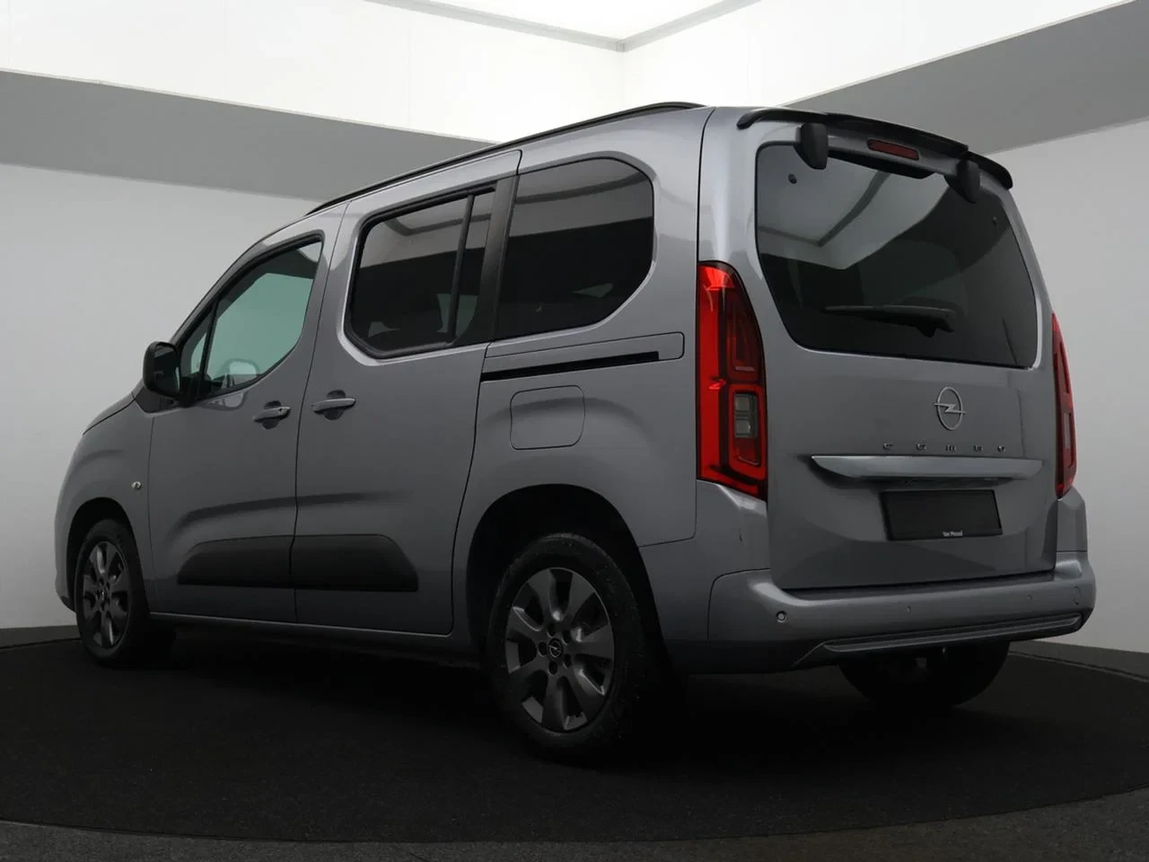 Opel-Combo Life-image-19