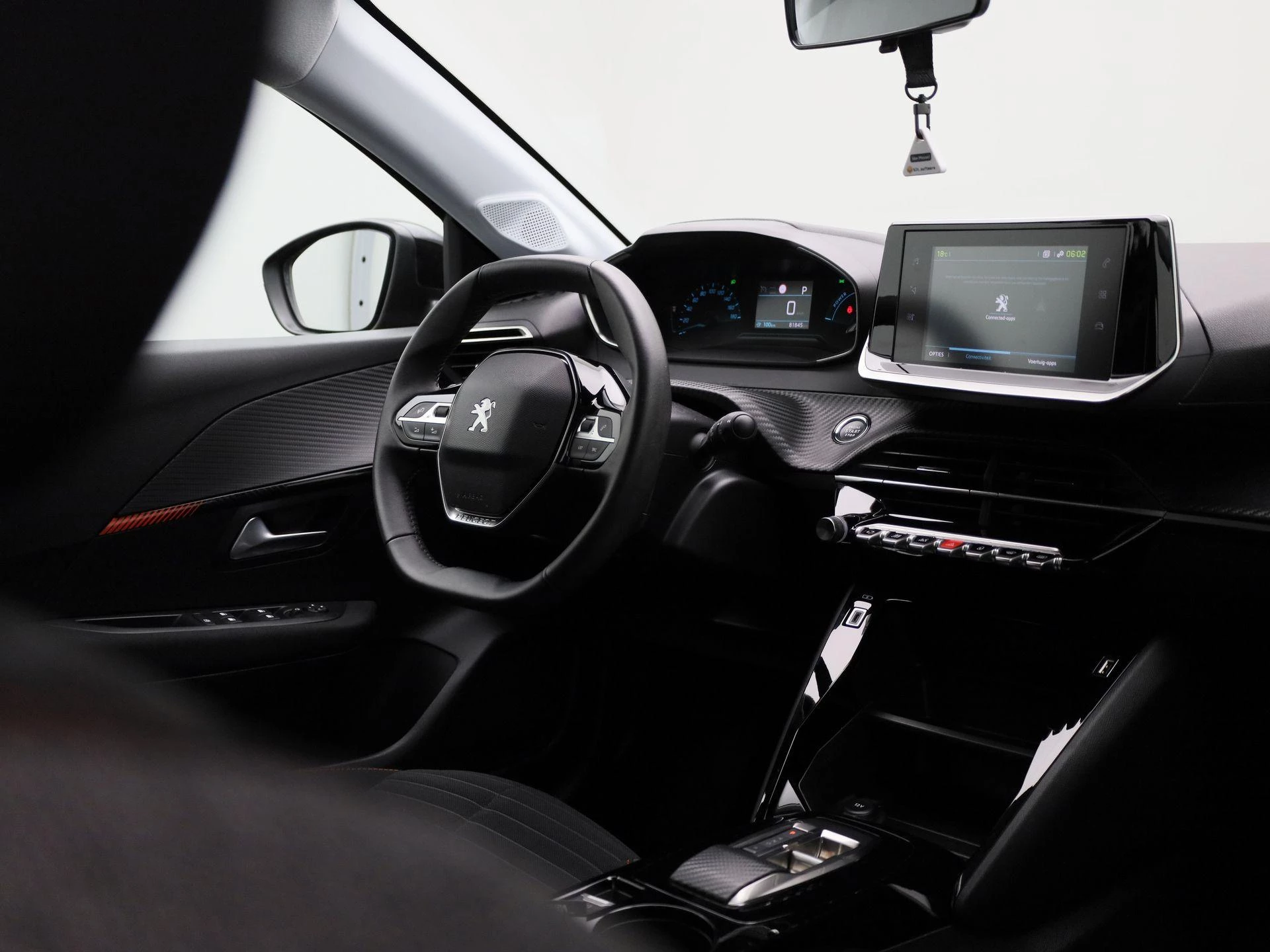 Peugeot-e-208-image-32