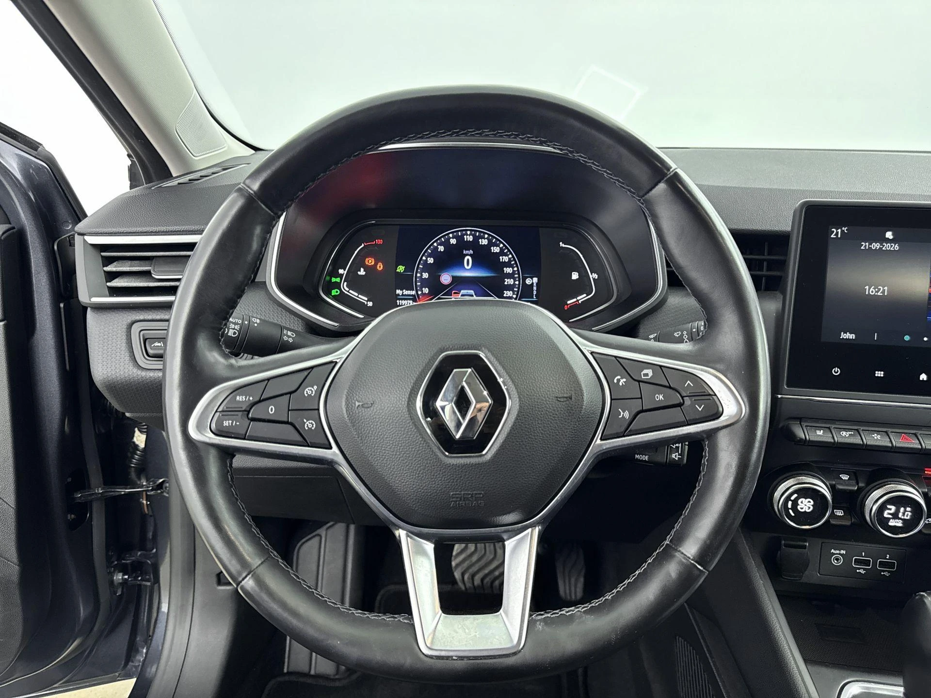Renault-Clio-image-10