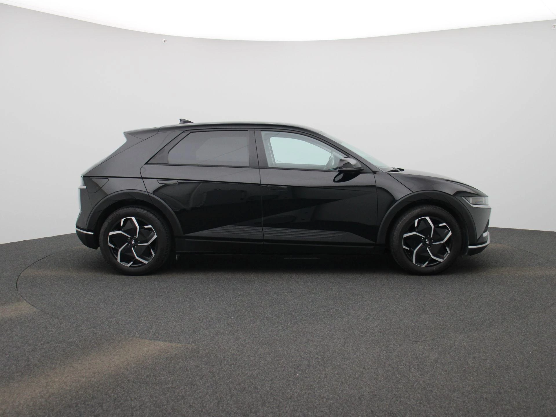 Hyundai-IONIQ 5-image-5