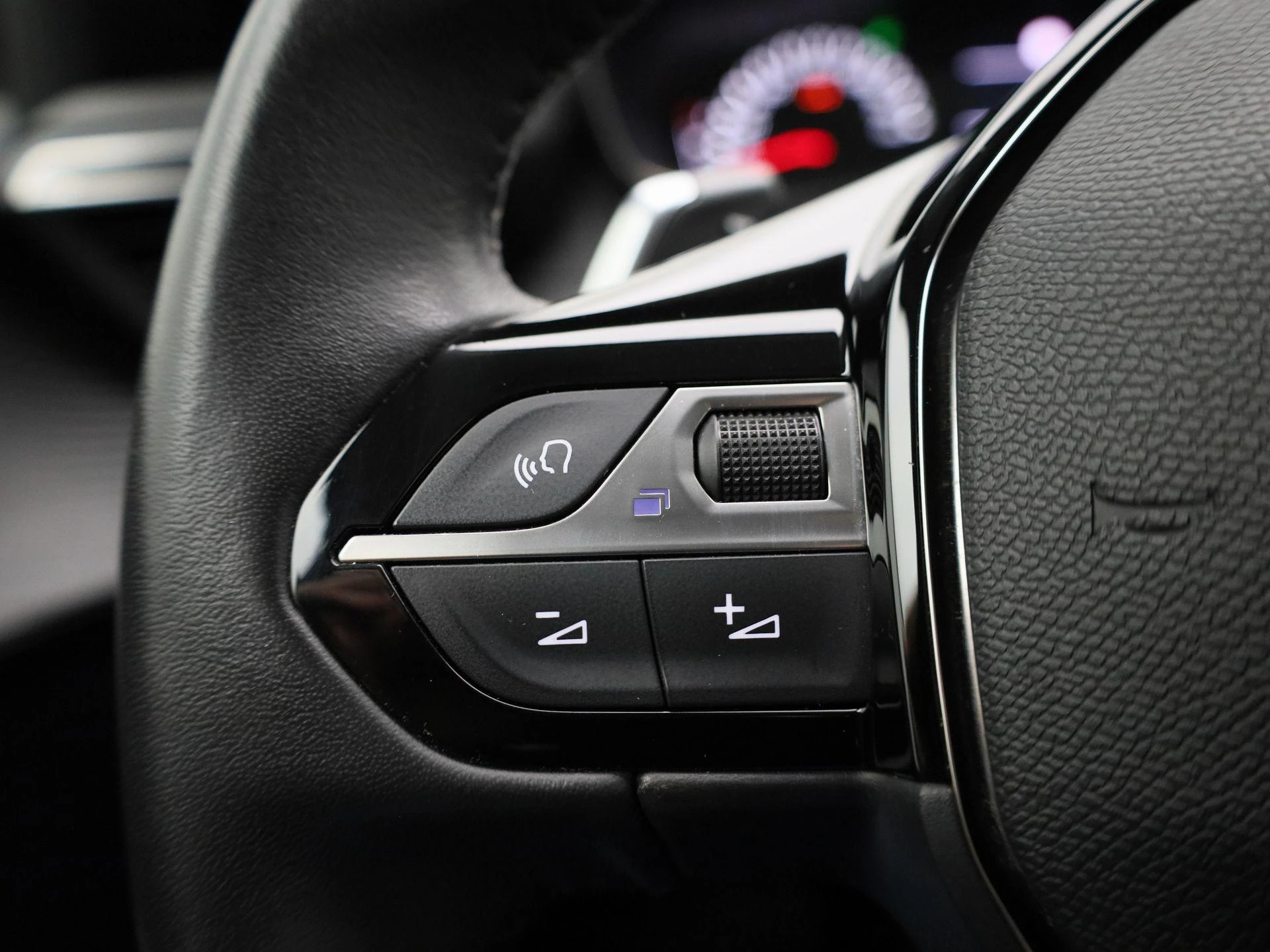 Peugeot-208-image-16