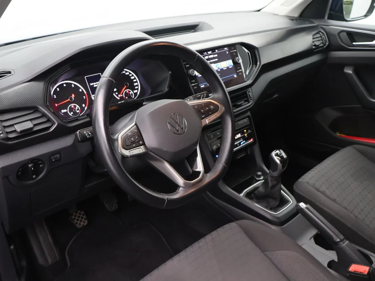 Volkswagen-T-Cross-image-7