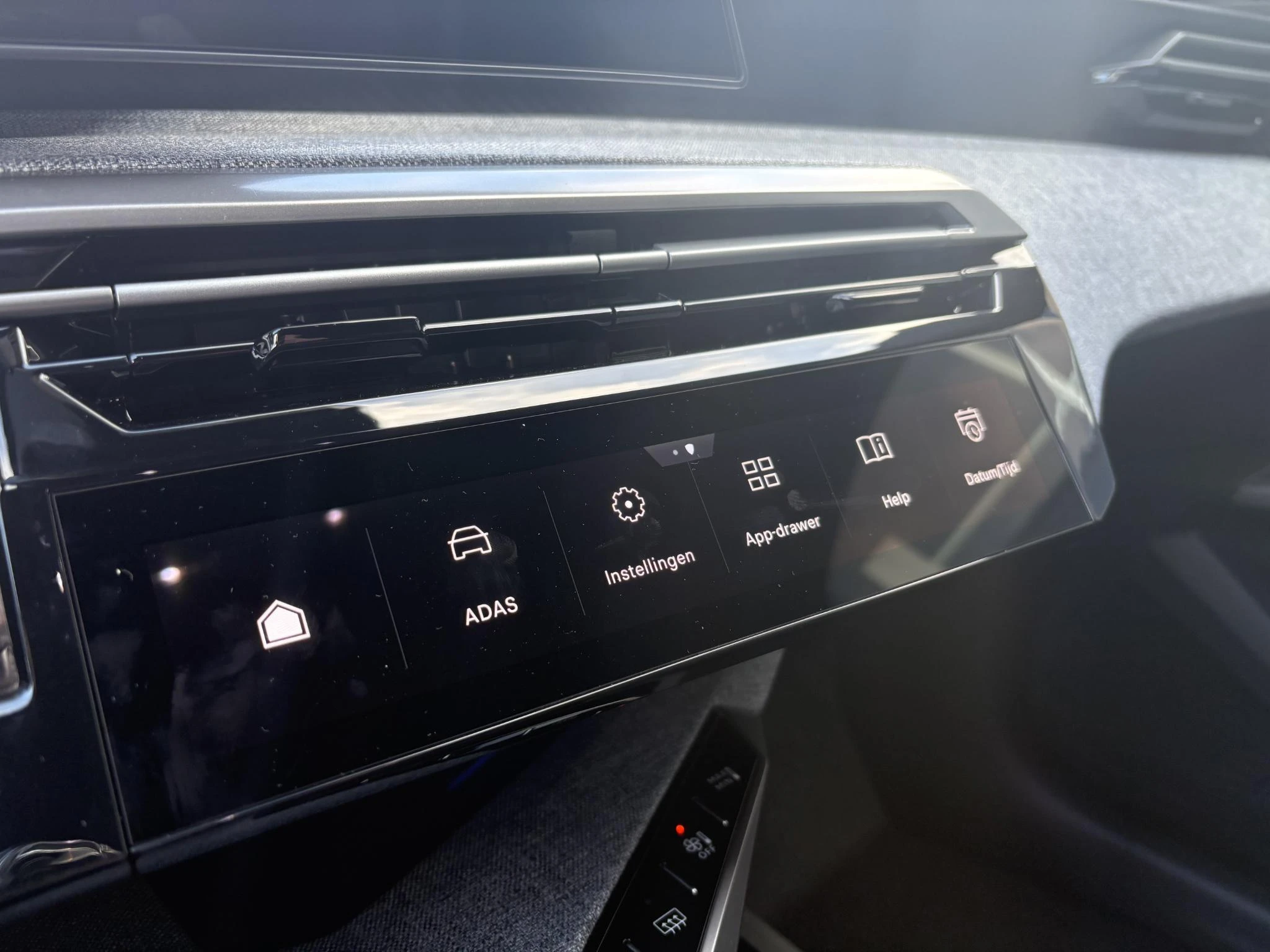 Peugeot-e-5008-image-18