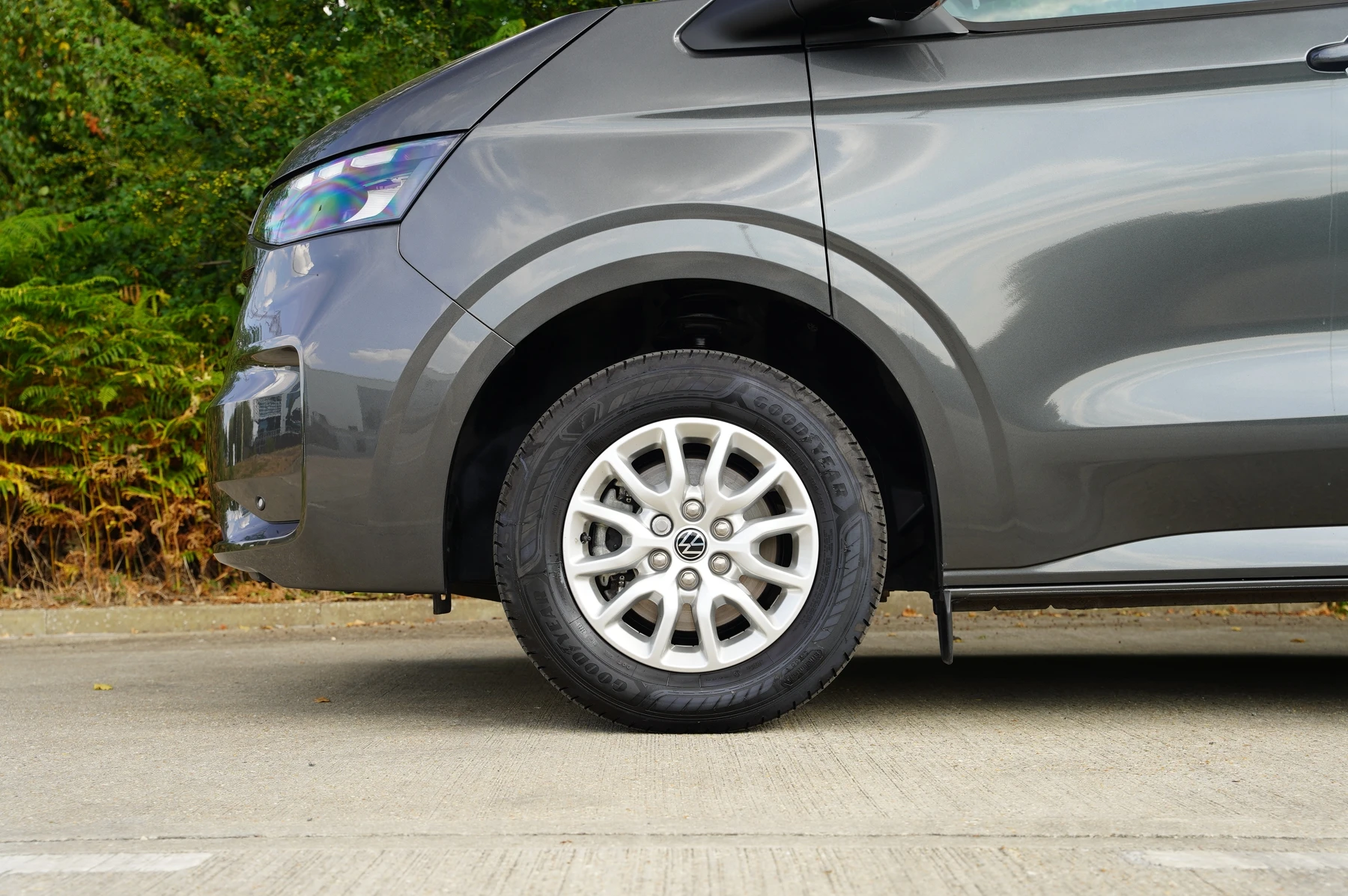 Volkswagen-Transporter-image-4