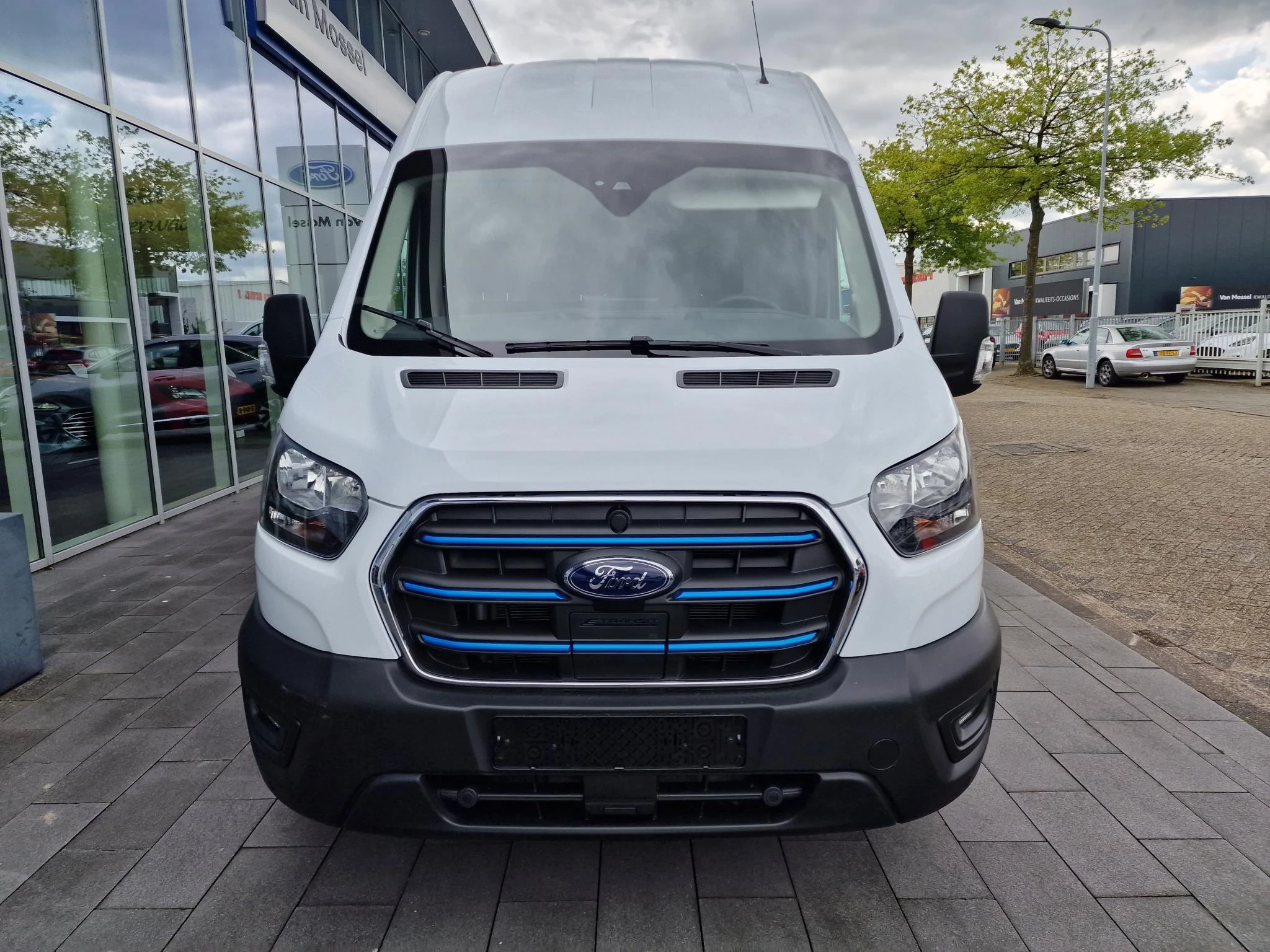 Ford-E-Transit-image-1