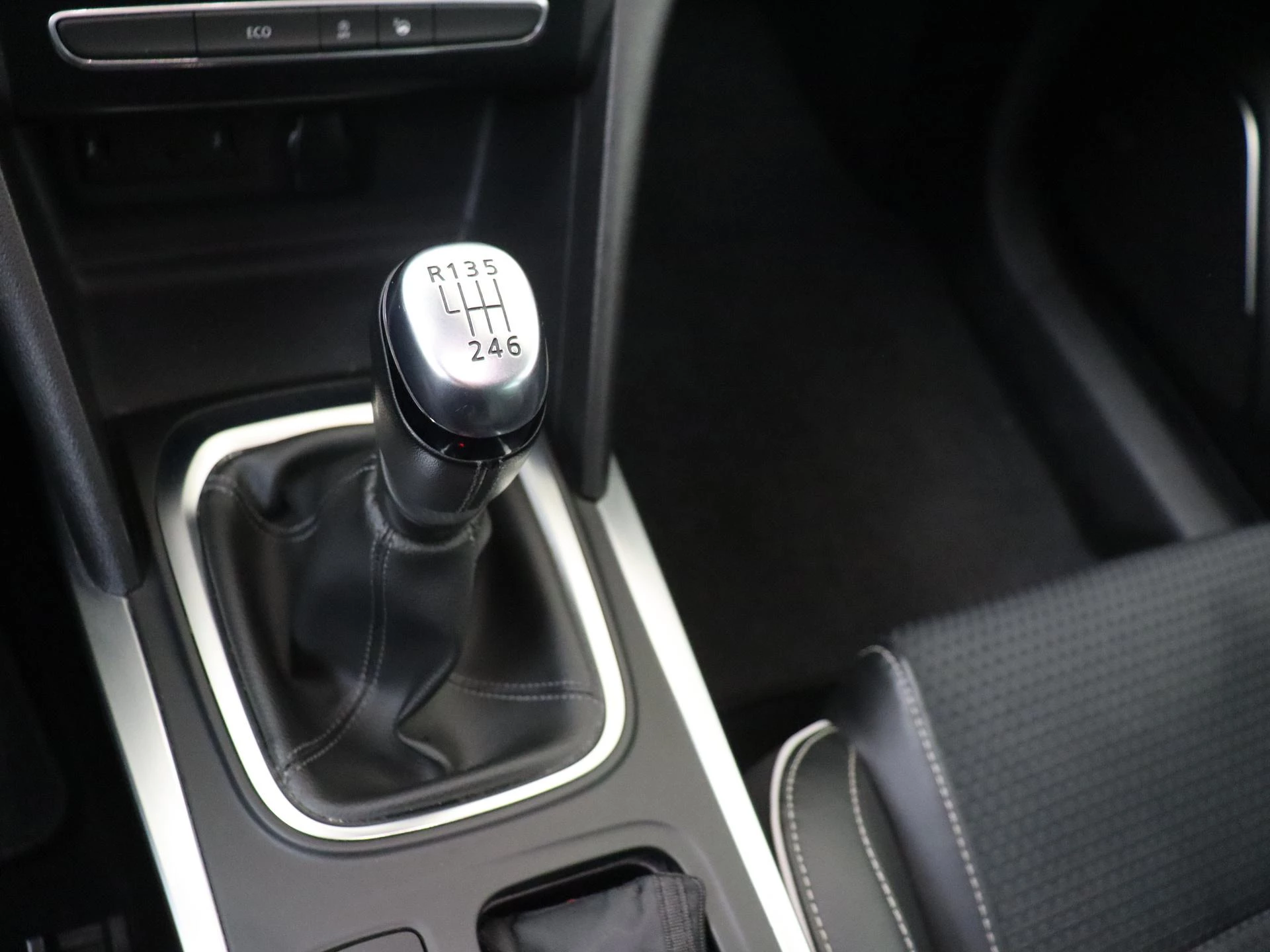 Renault-Mégane Estate-image-14