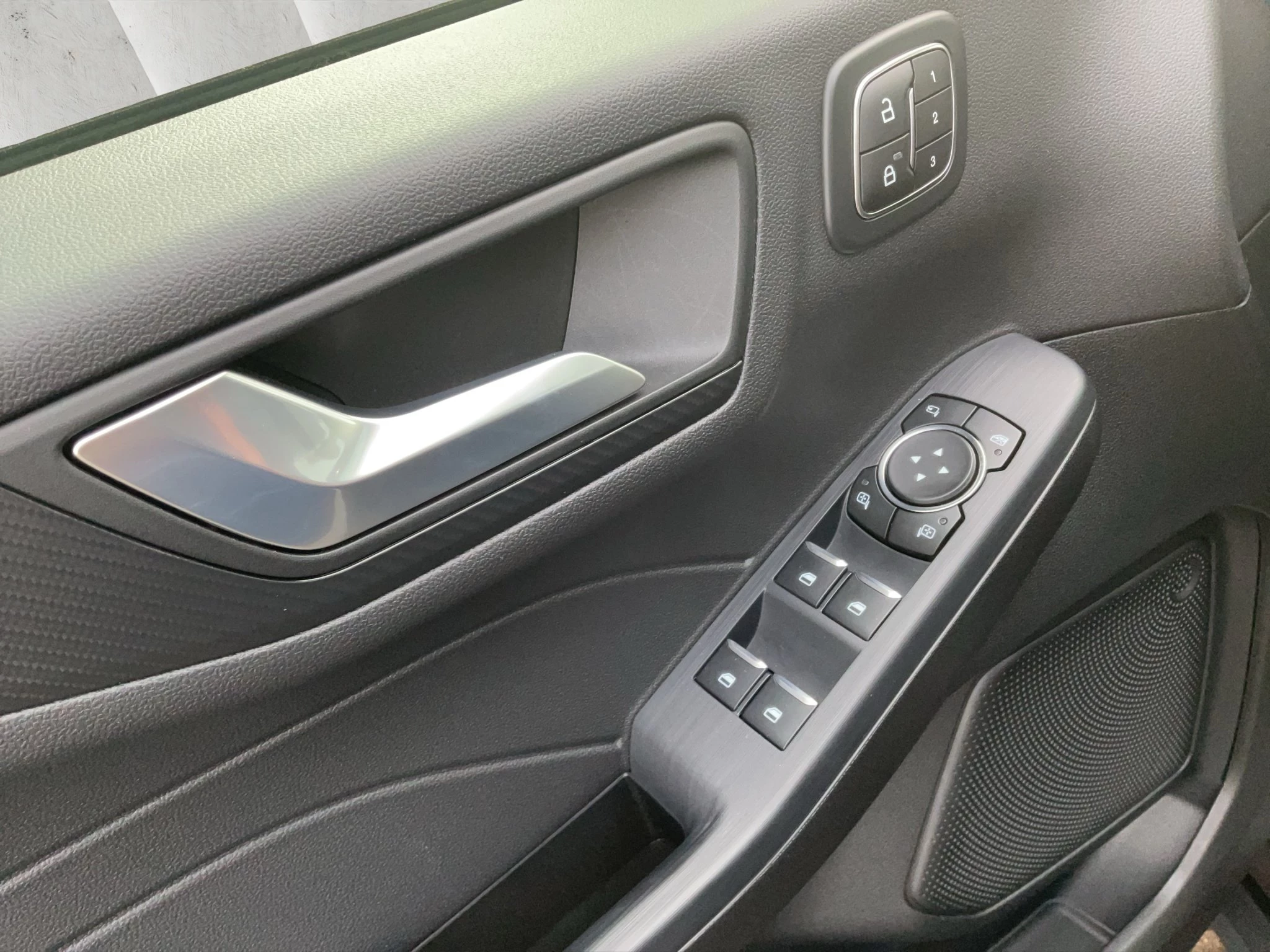 Ford Kuga ST-Line X Aut.*PANO*AHK*360GRAD*LED-MATRIX*NAVI*GRA*WINTER-PKT.