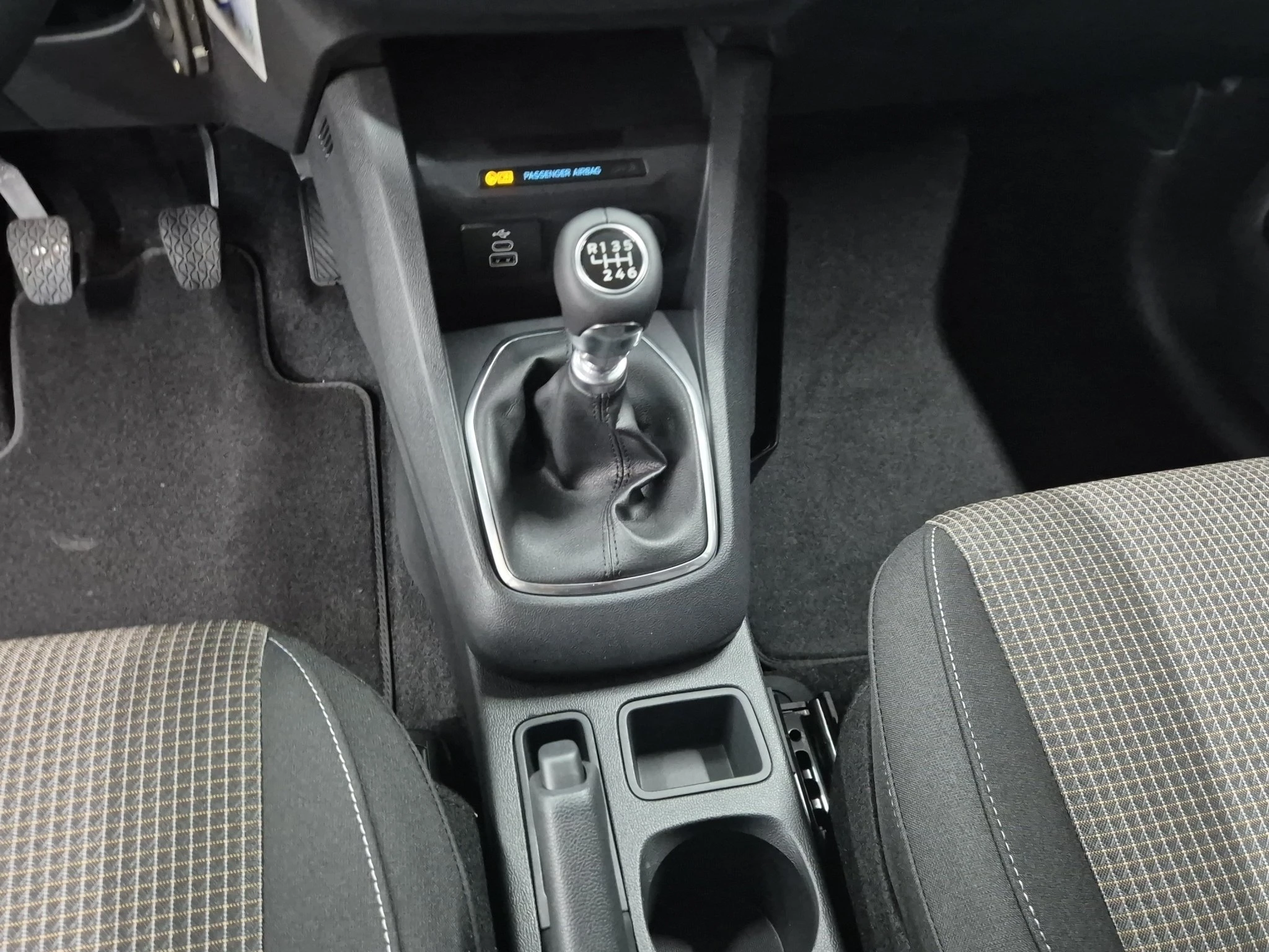 Ford-Tourneo Courier-image-13