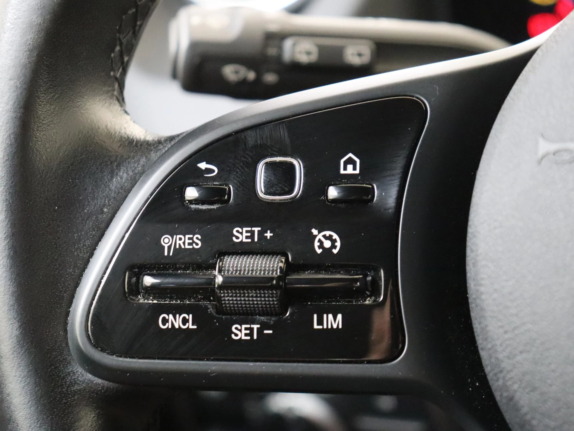 Mercedes-Benz-B-Klasse-image-12