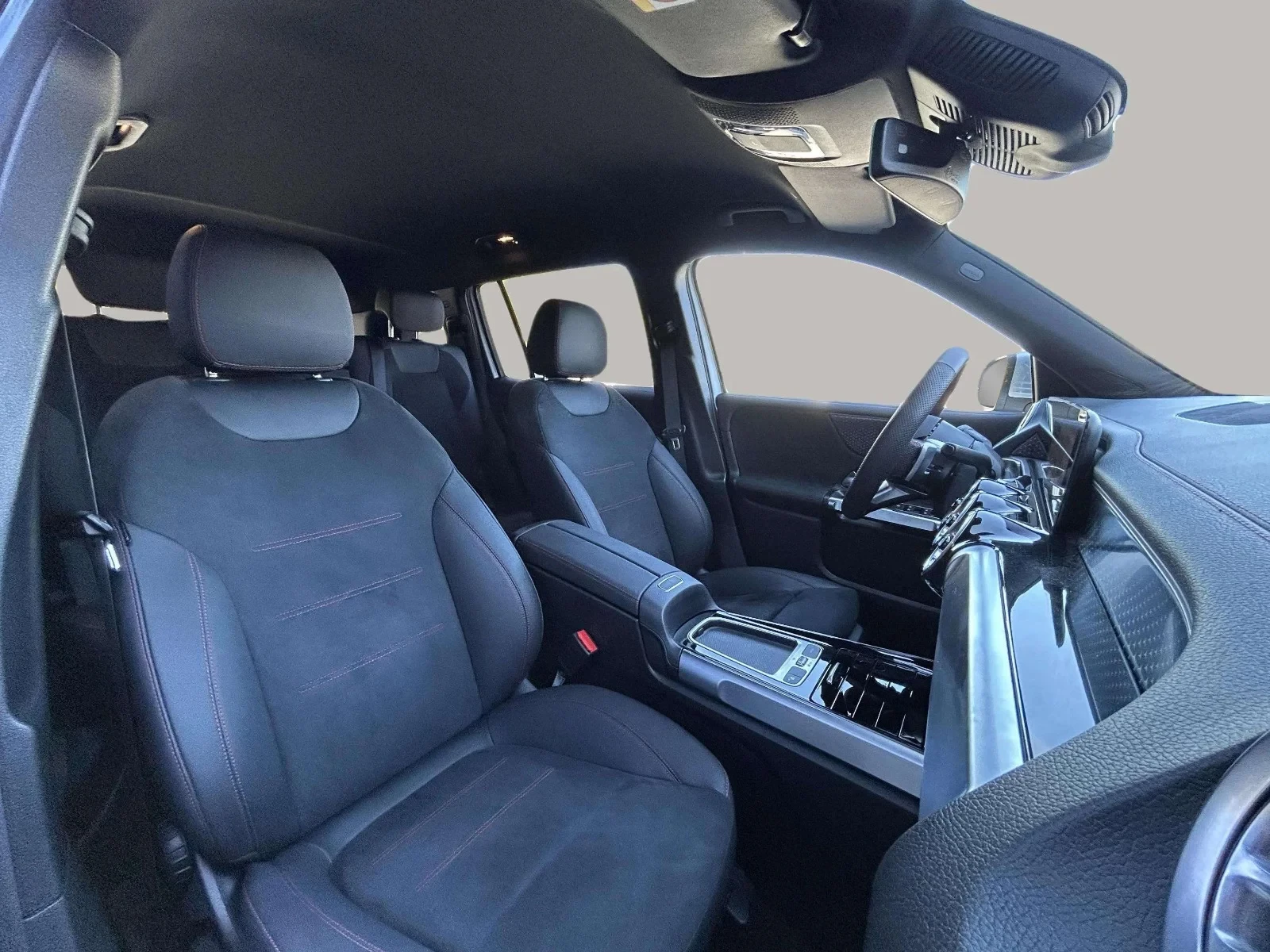 Mercedes-Benz-EQB-image-18