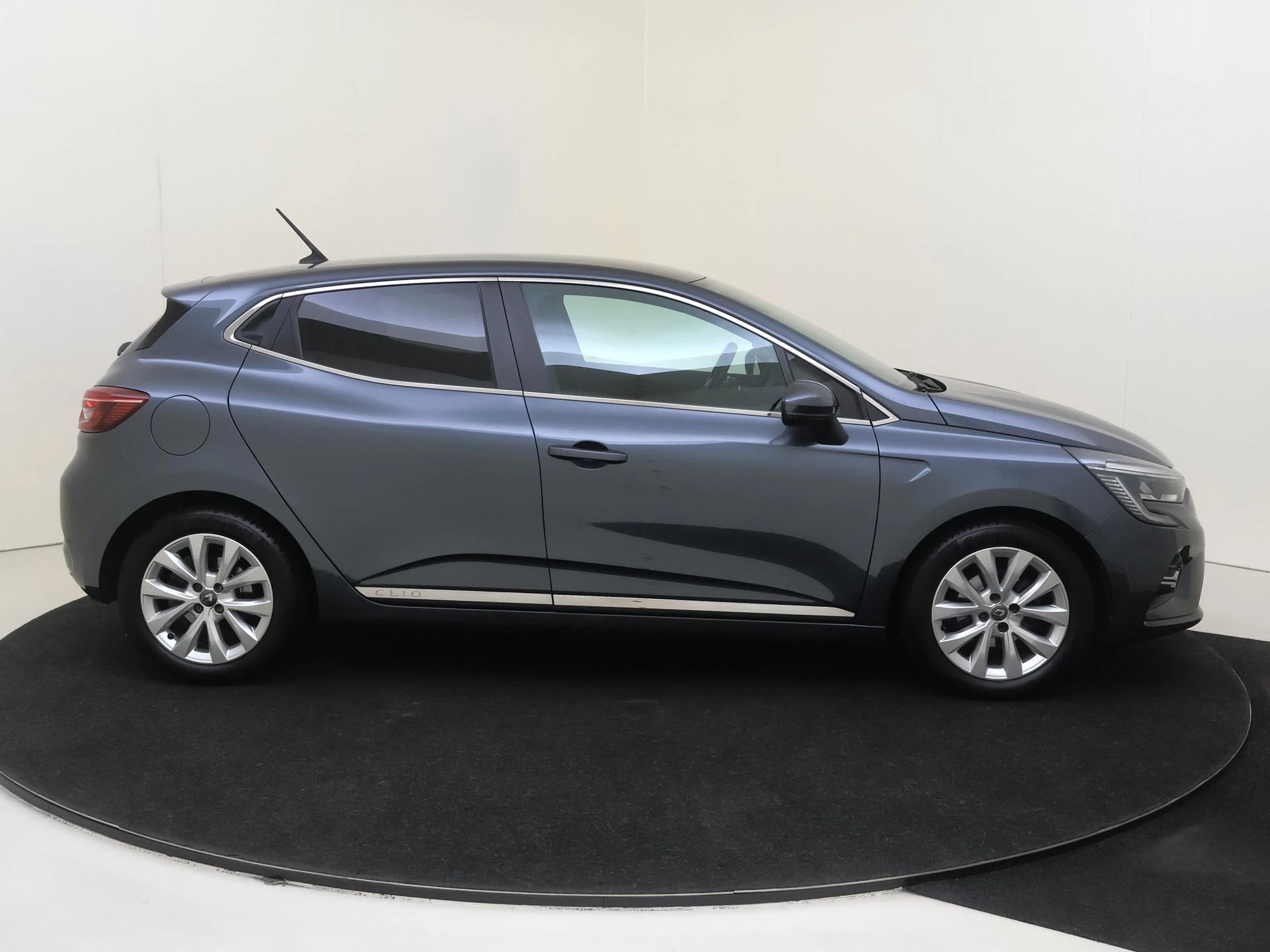 Renault-Clio-image-8