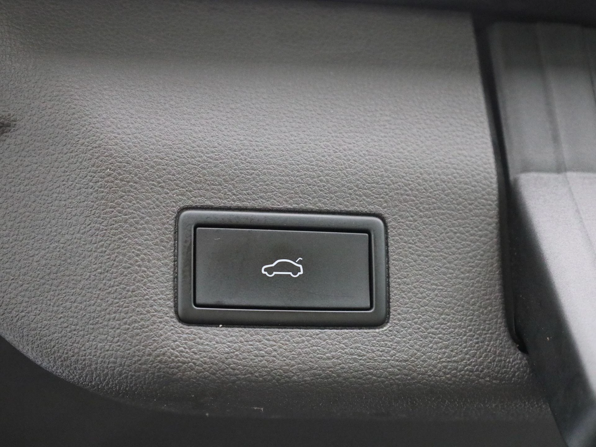 Volkswagen-Multivan-image-15