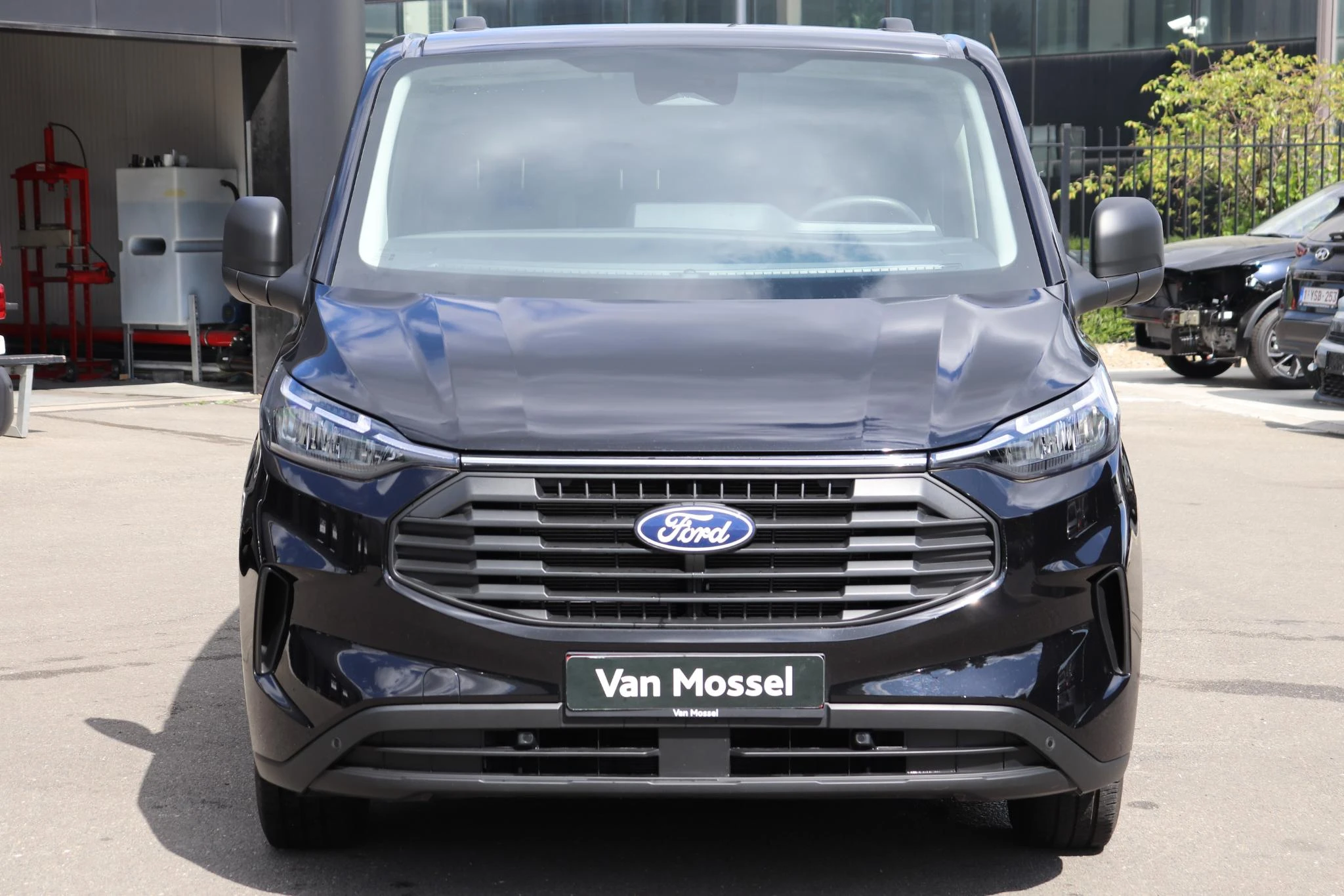 Ford-Transit Custom-image-1