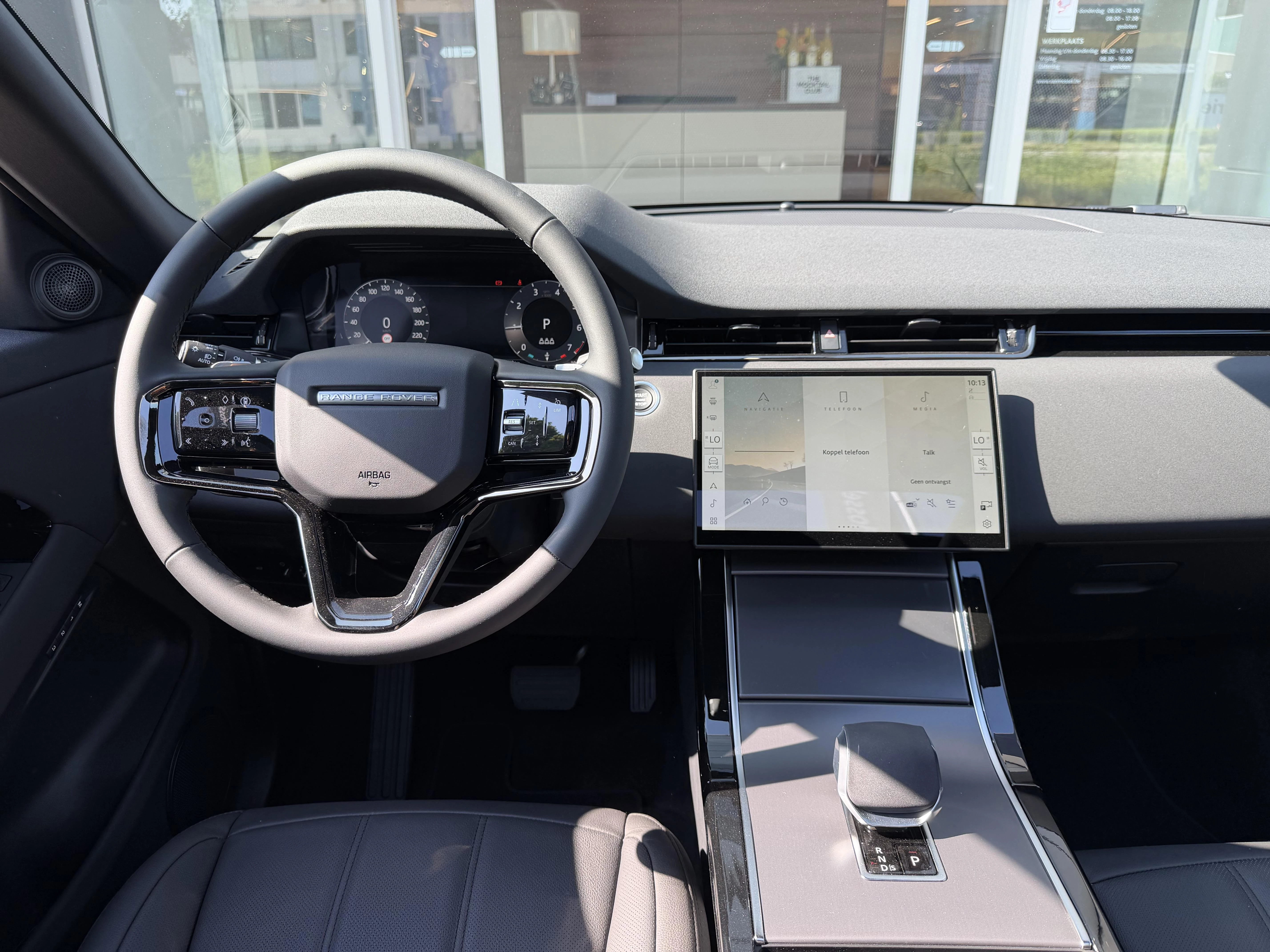 Land Rover Range Rover Evoque P160 S FWD Auto. 26.5MY