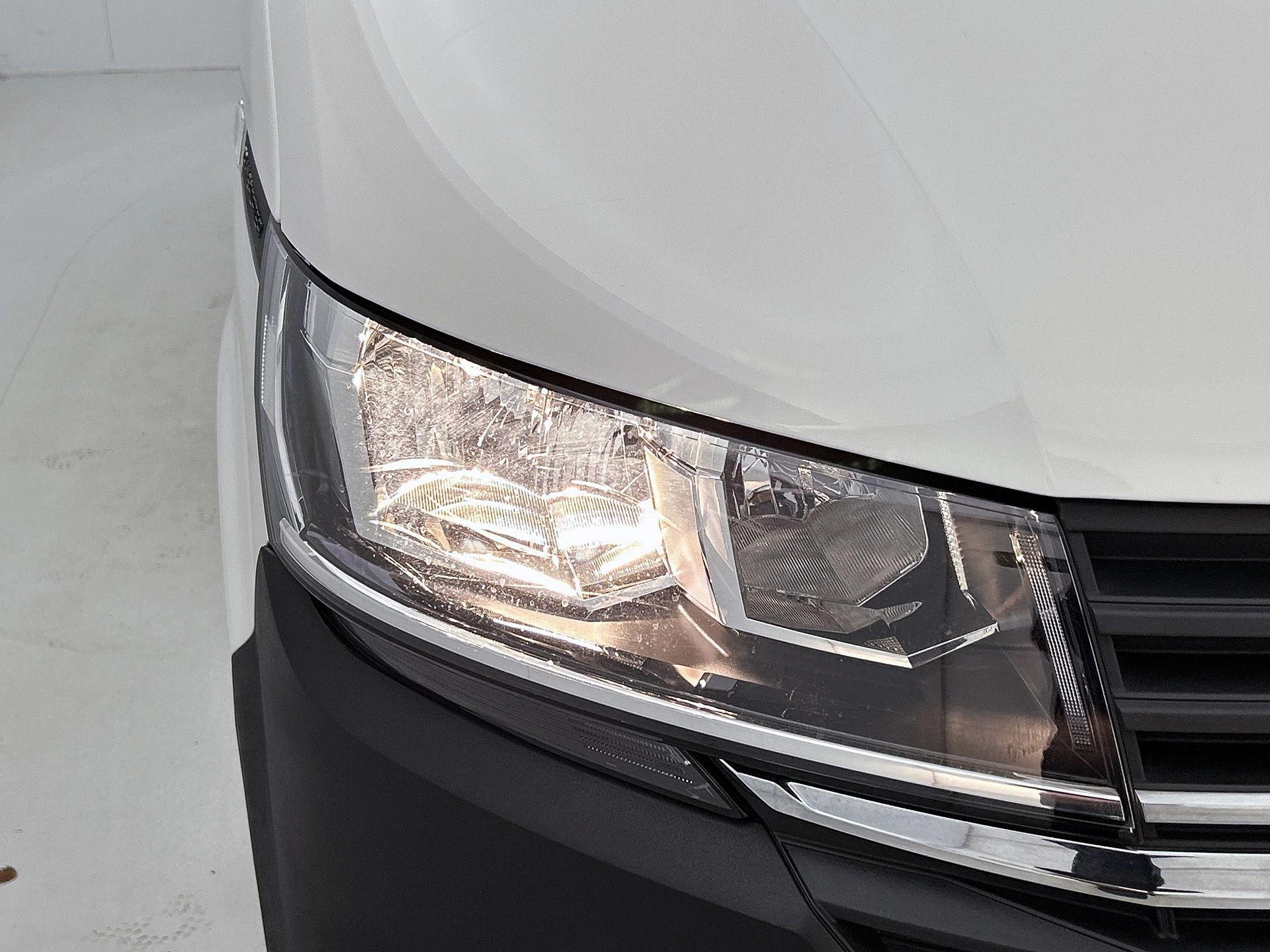 Volkswagen-Transporter-image-20