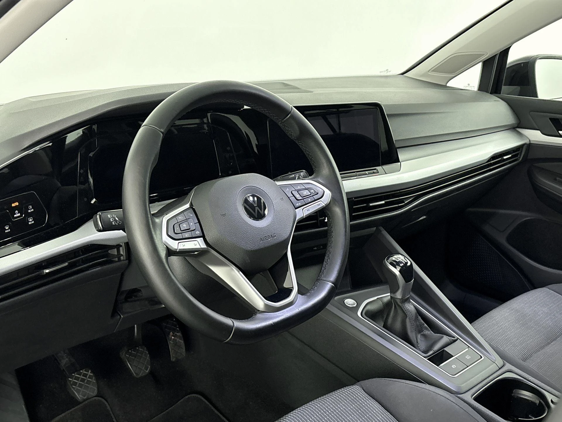 Volkswagen-Golf-image-7
