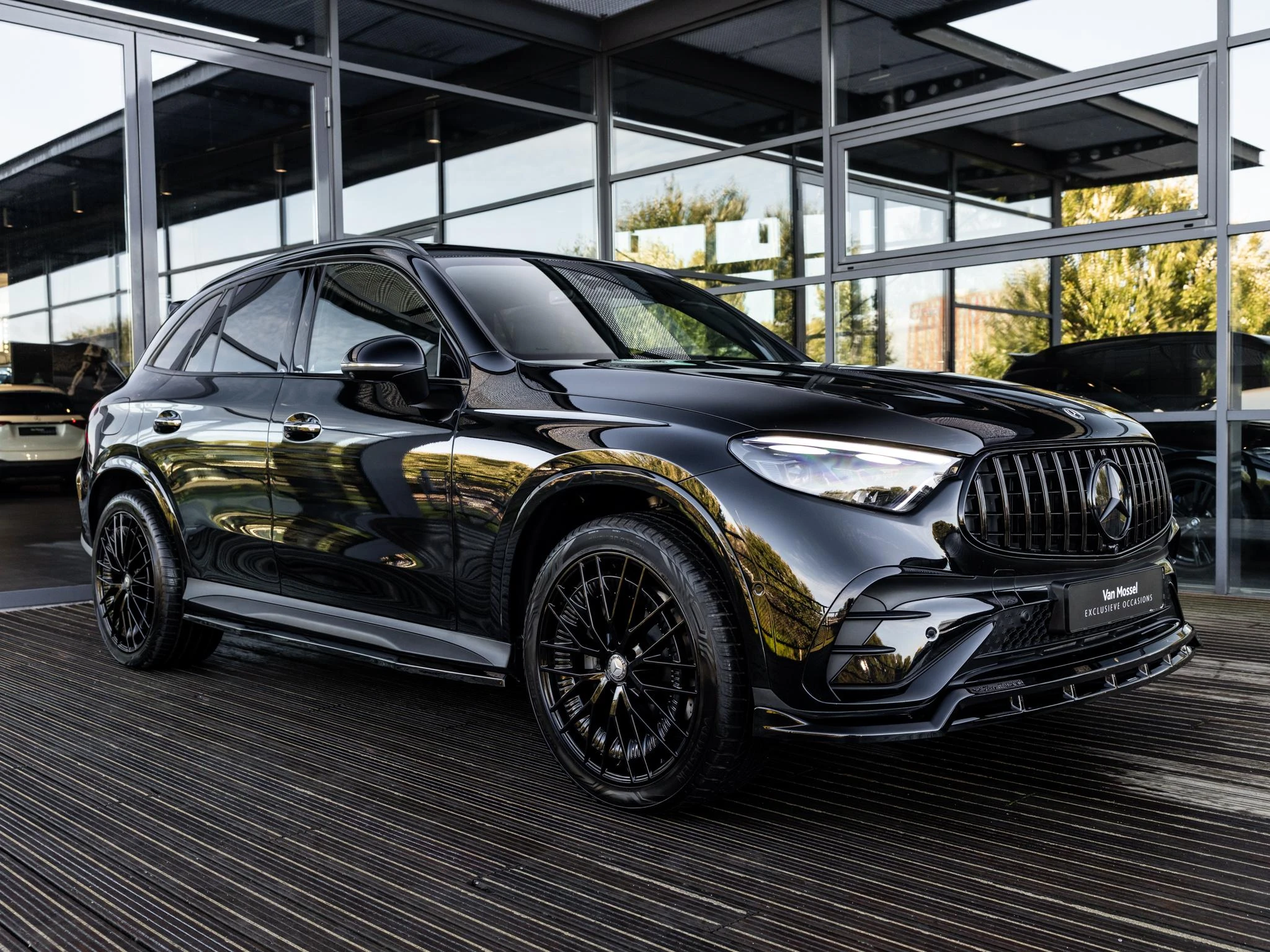Mercedes-Benz-GLC-image-2