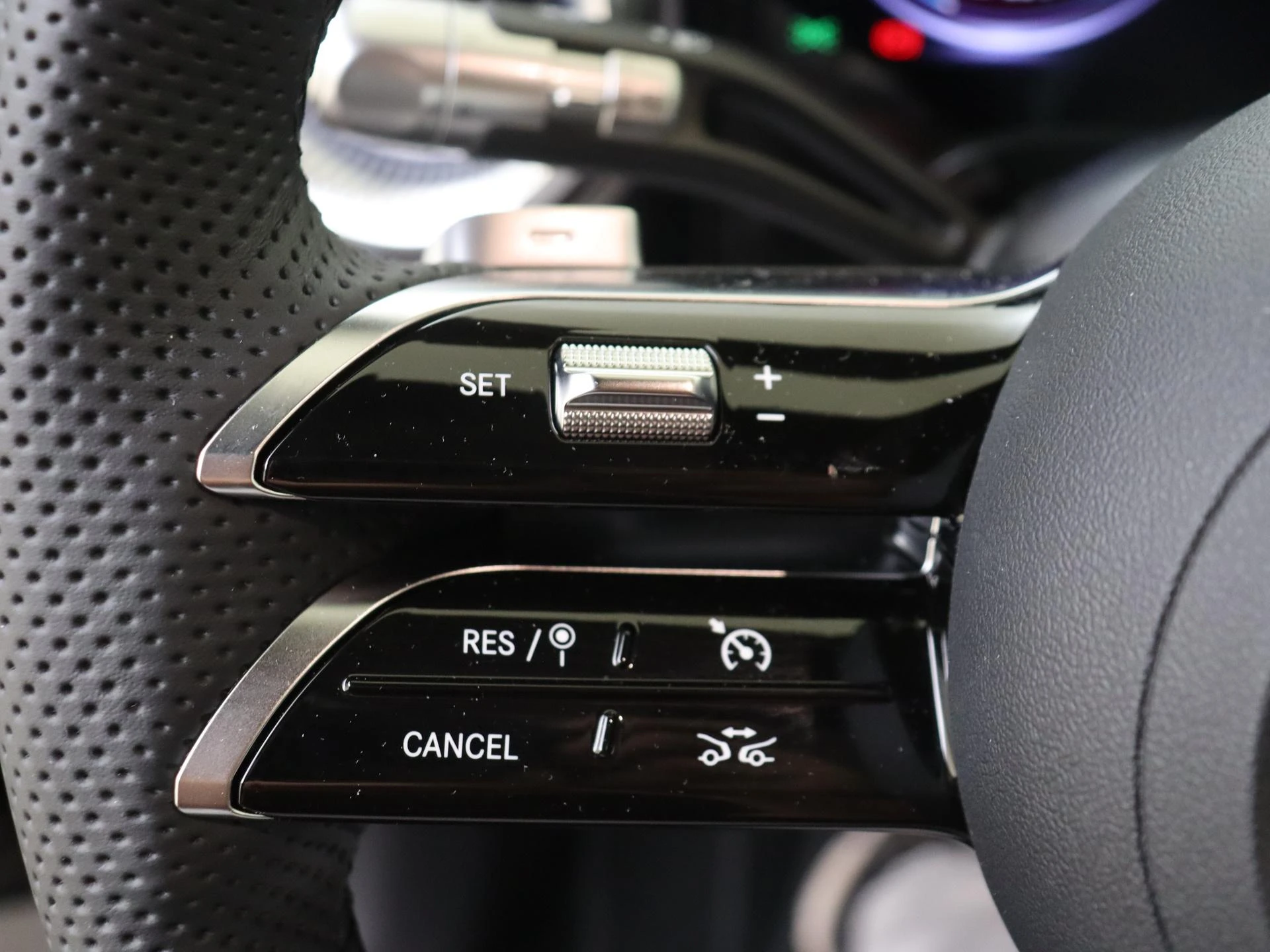 Mercedes-Benz-GLC-image-10