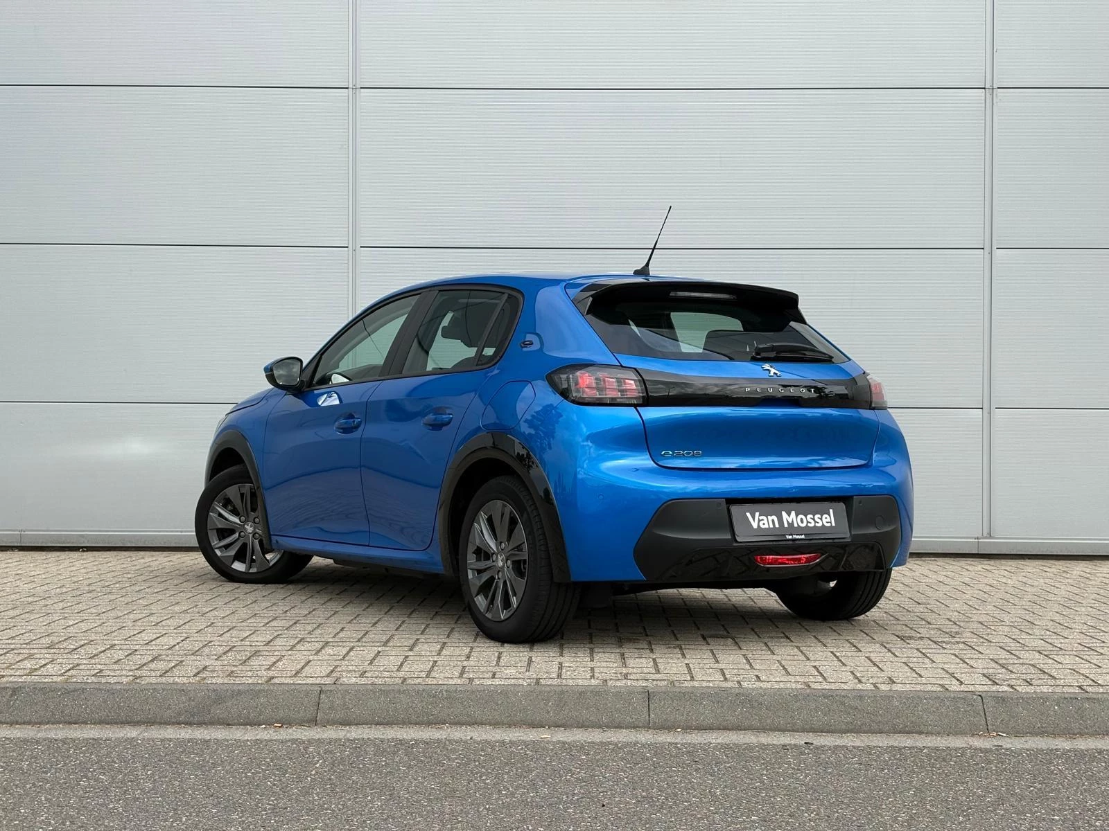 Peugeot-e-208-image-3