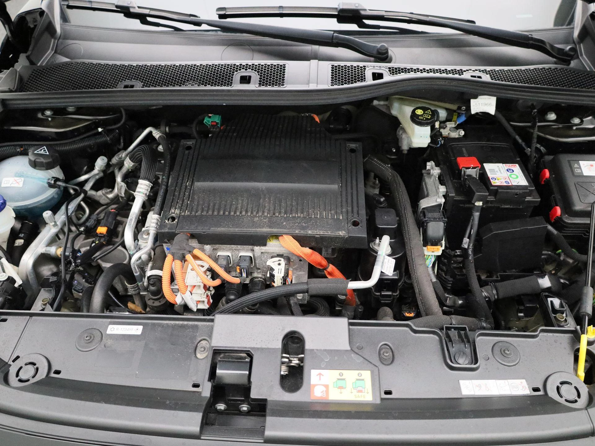 Peugeot-e-208-image-30