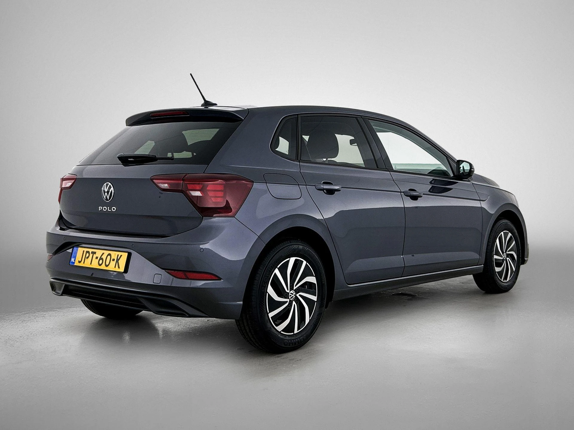Volkswagen-Polo-image-3