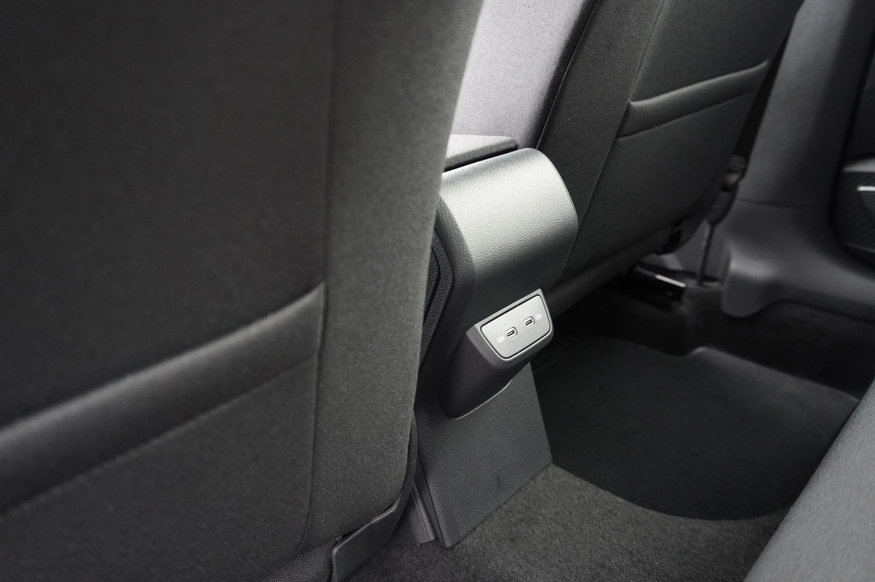 Volkswagen-Polo-image-10